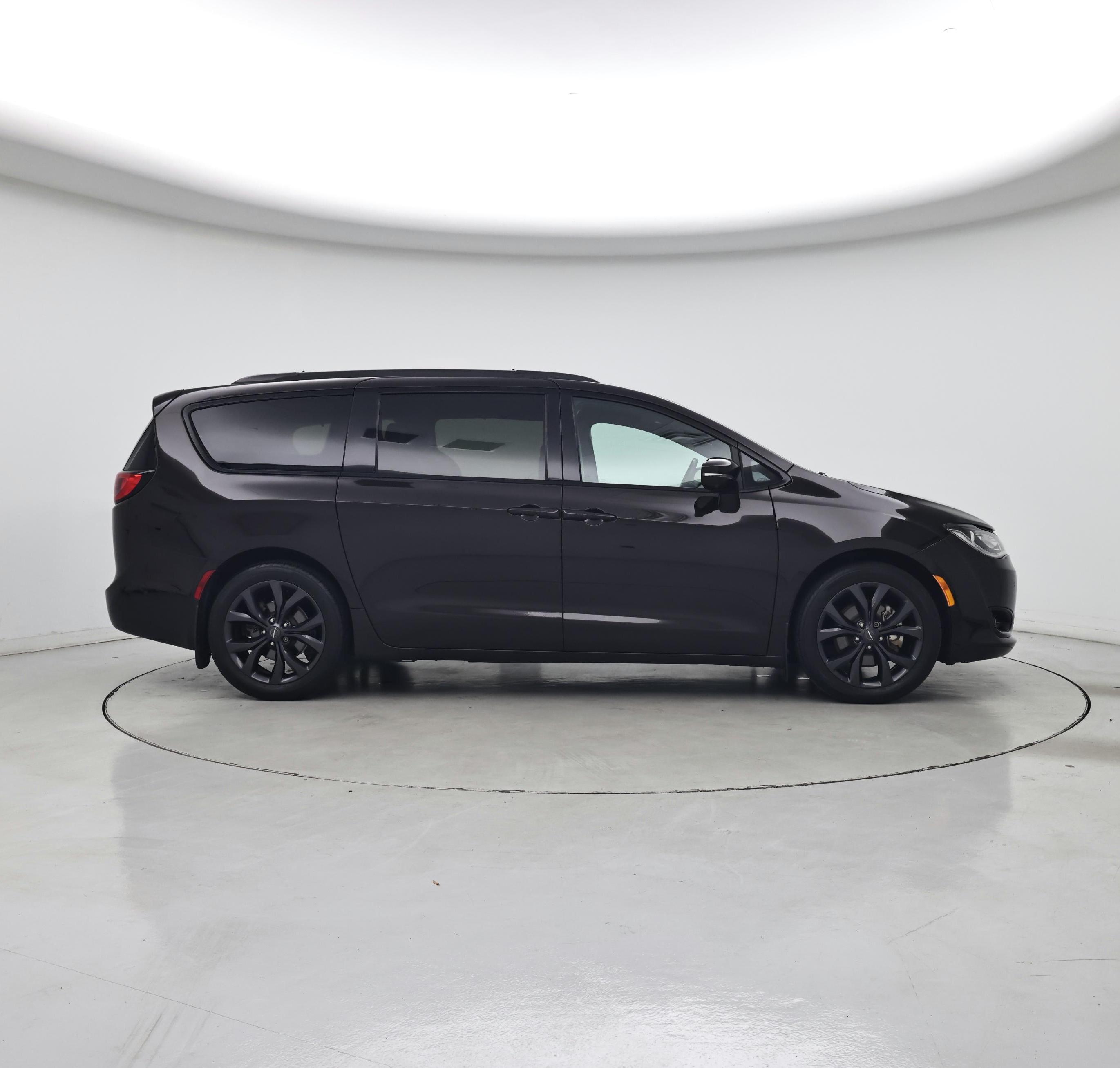 Thumbnail: 2019 Chrysler Pacifica - 7