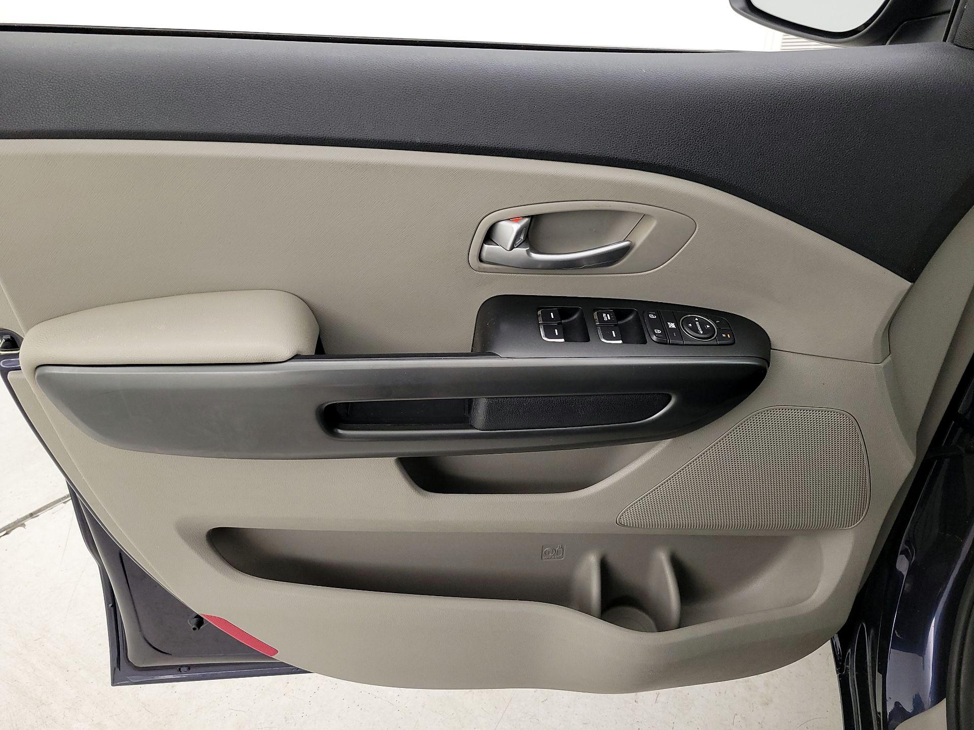 Thumbnail: 2019 Kia Sedona - 12