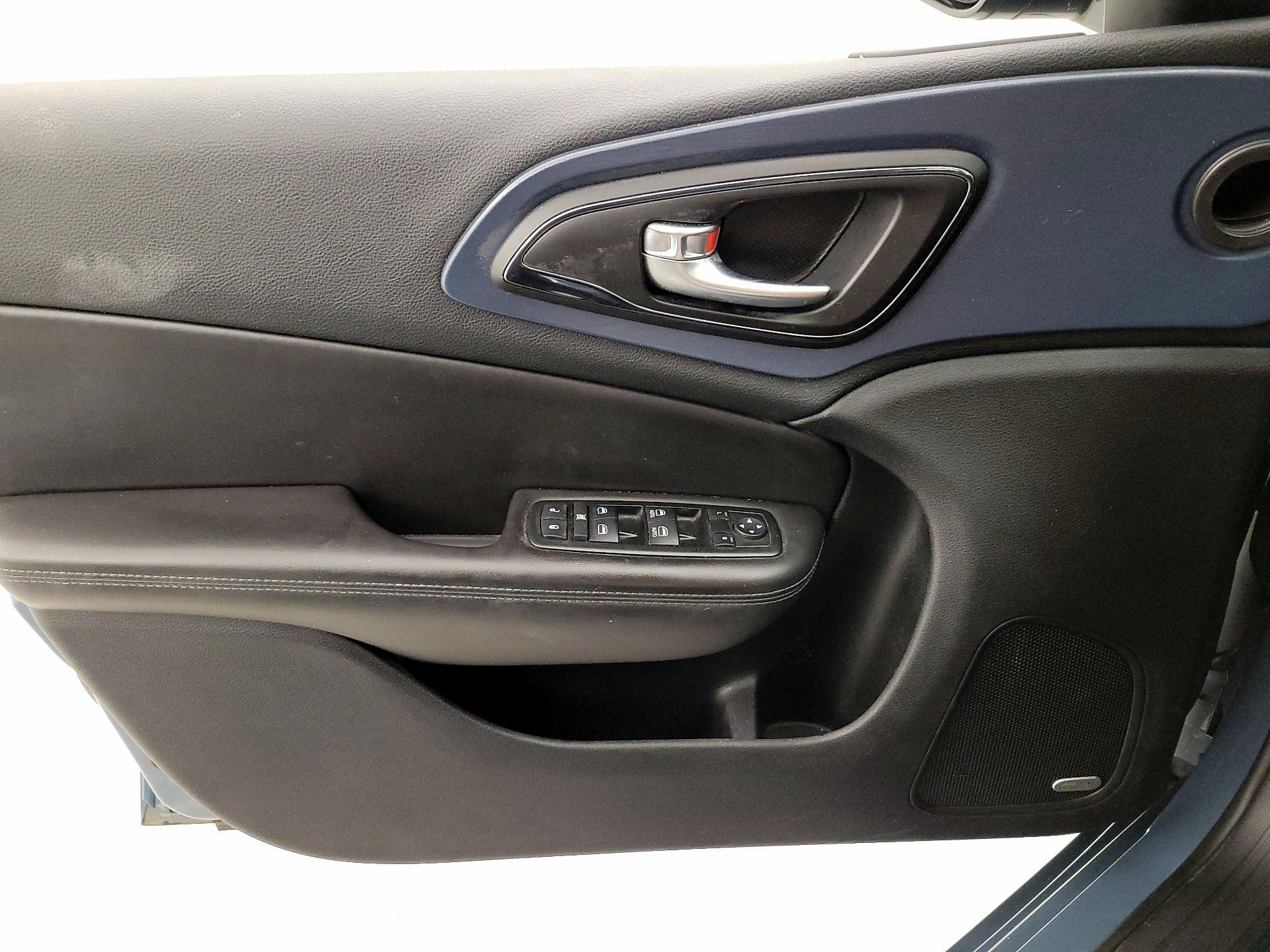Thumbnail: 2015 Chrysler 200 - 12