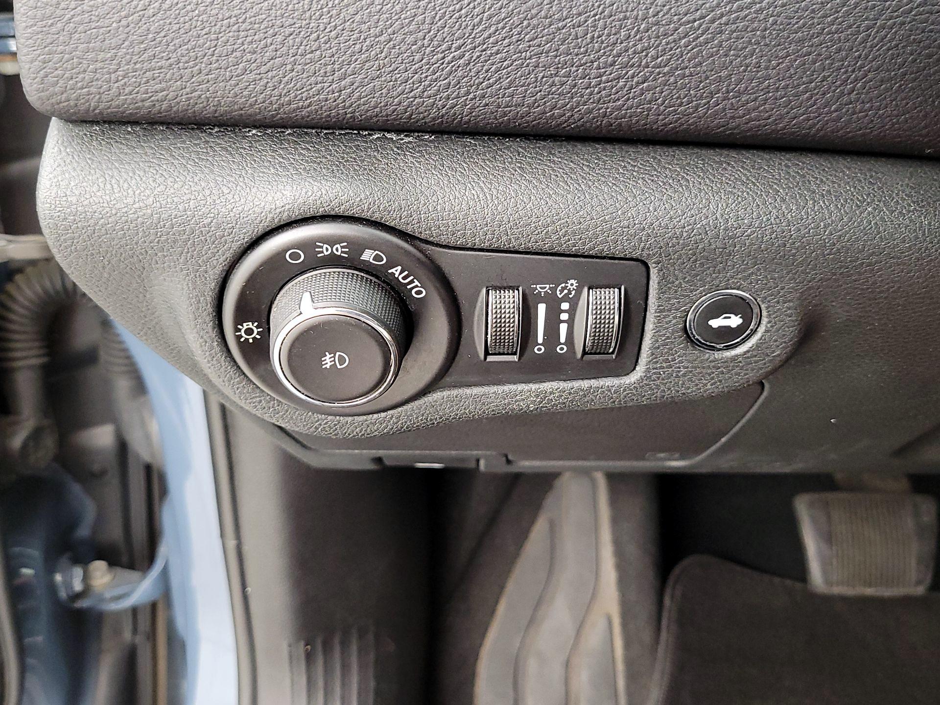 Thumbnail: 2015 Chrysler 200 - 13