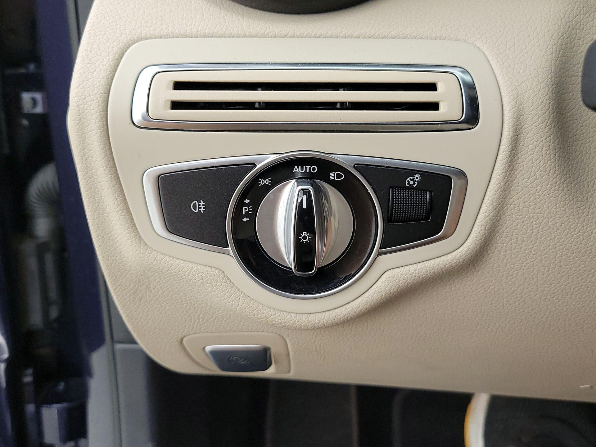 Thumbnail: 2016 Mercedes-Benz C-Class - 13
