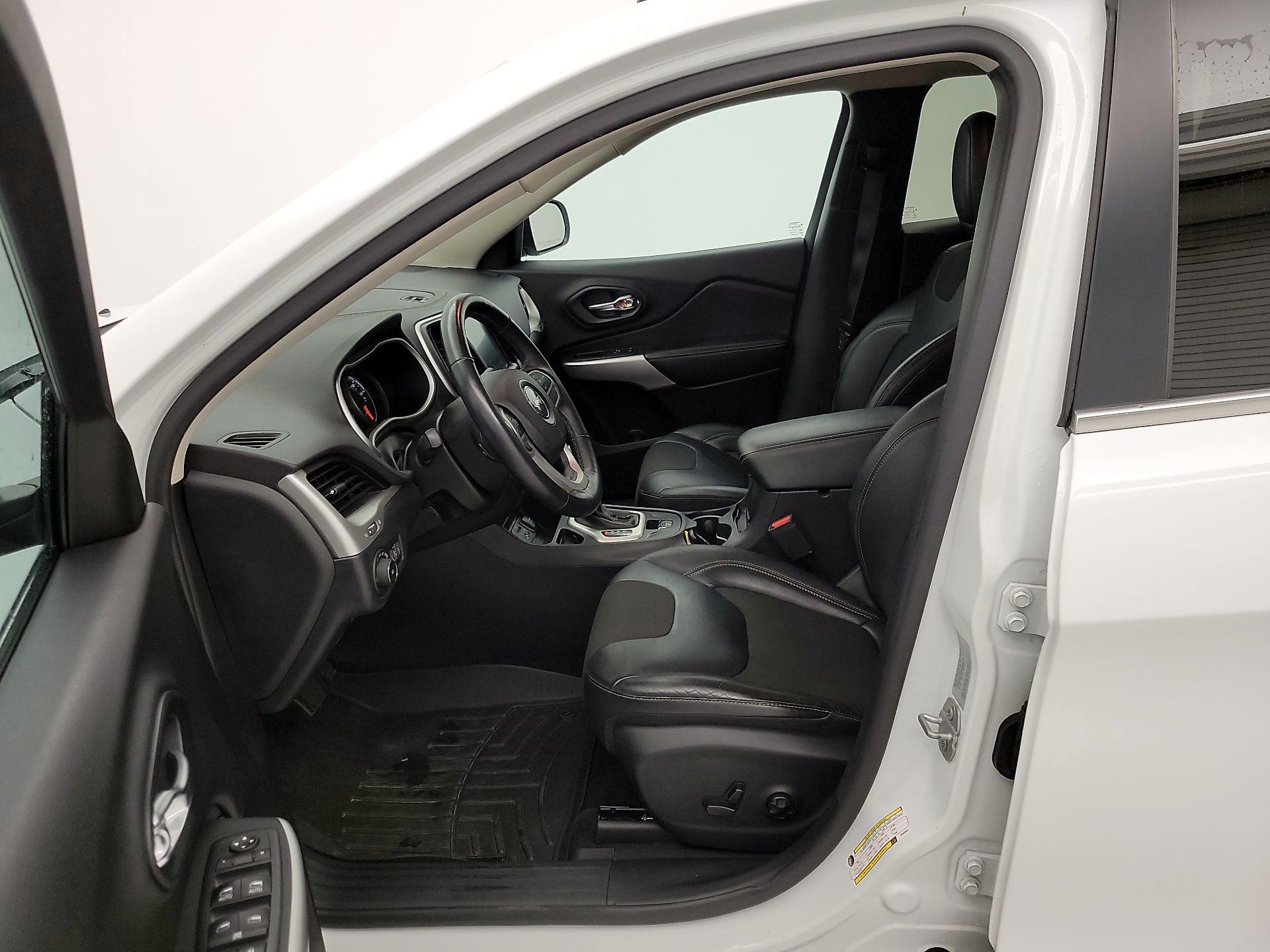 Thumbnail: 2018 Jeep Cherokee - 11