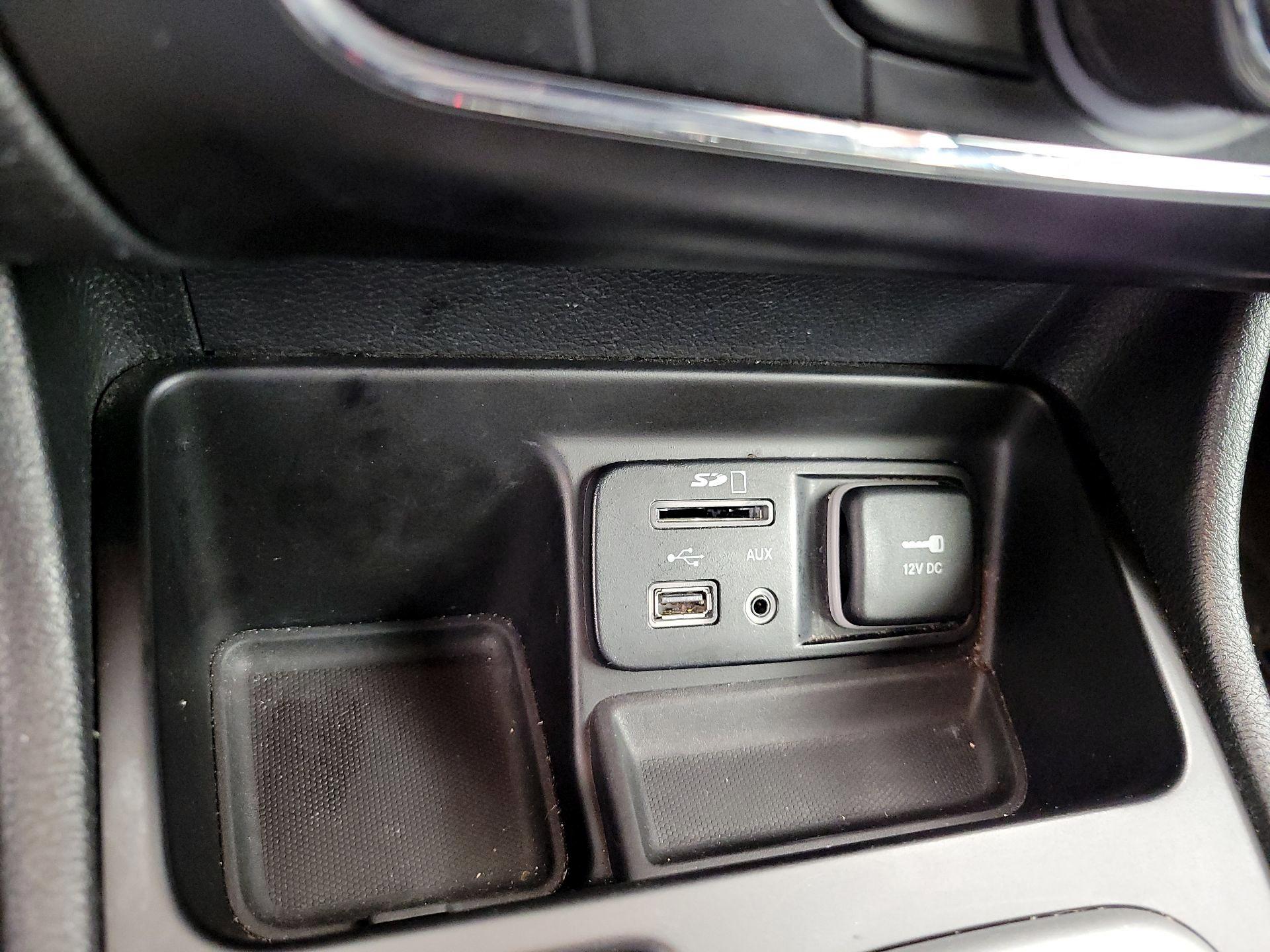 Thumbnail: 2018 Jeep Cherokee - 18