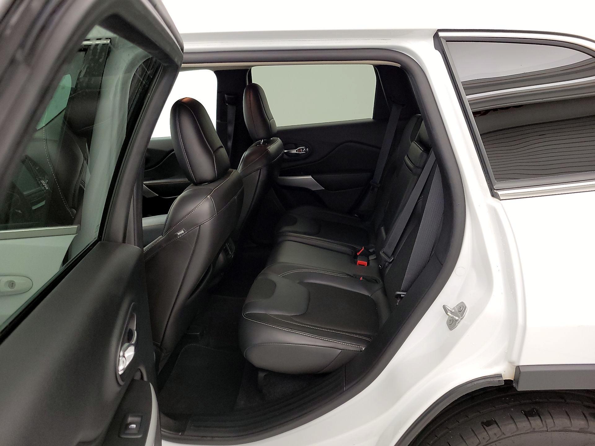 Thumbnail: 2018 Jeep Cherokee - 19