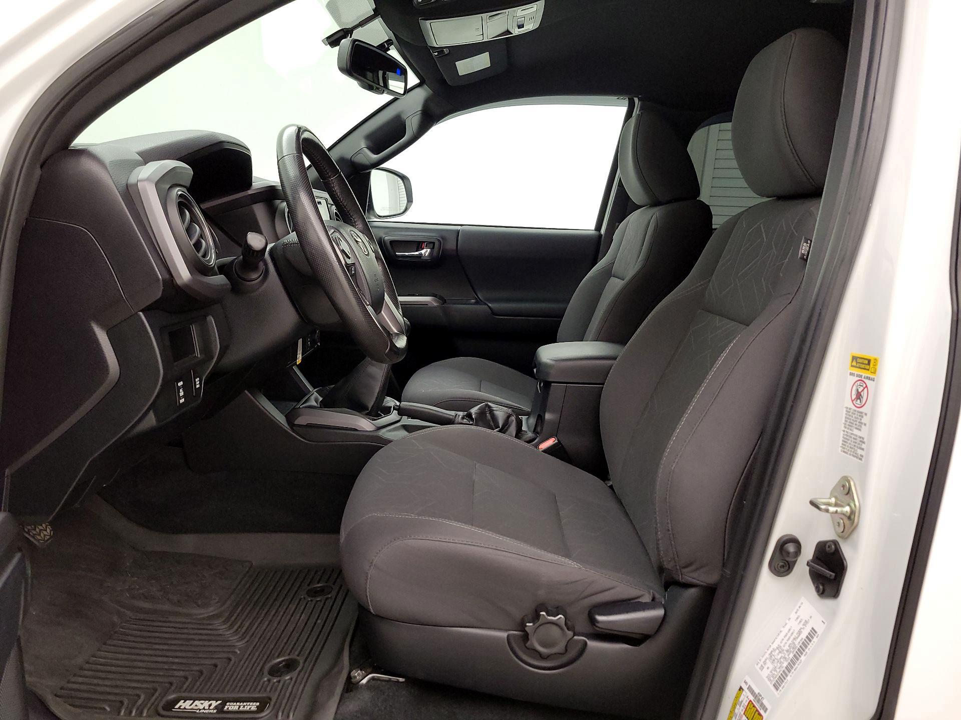 Thumbnail: 2016 Toyota Tacoma - 11