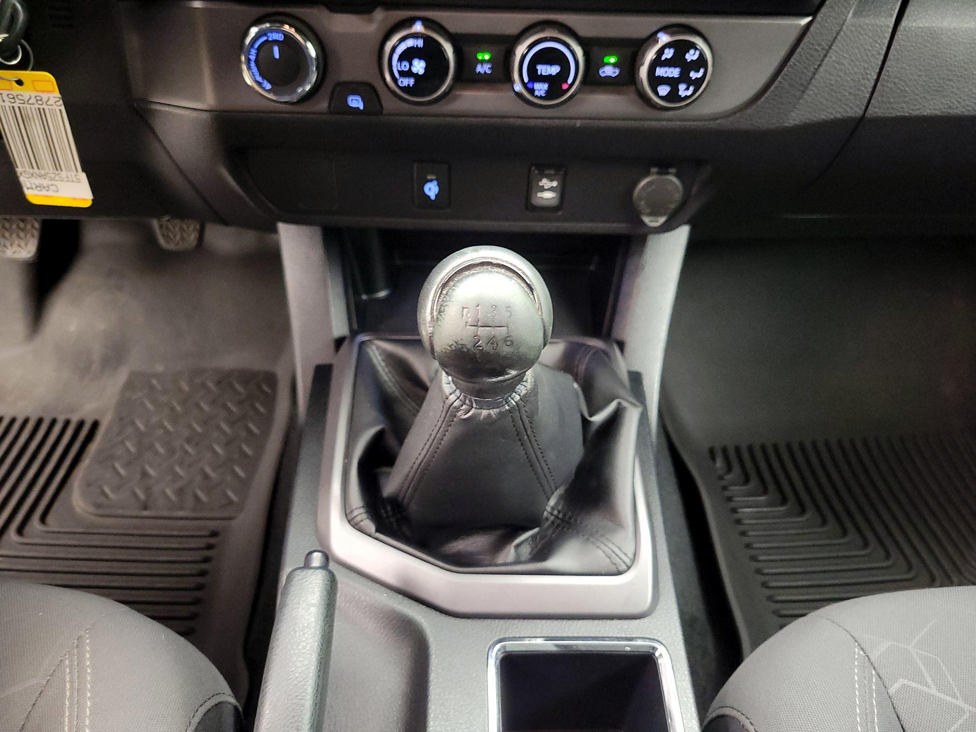 Thumbnail: 2016 Toyota Tacoma - 18