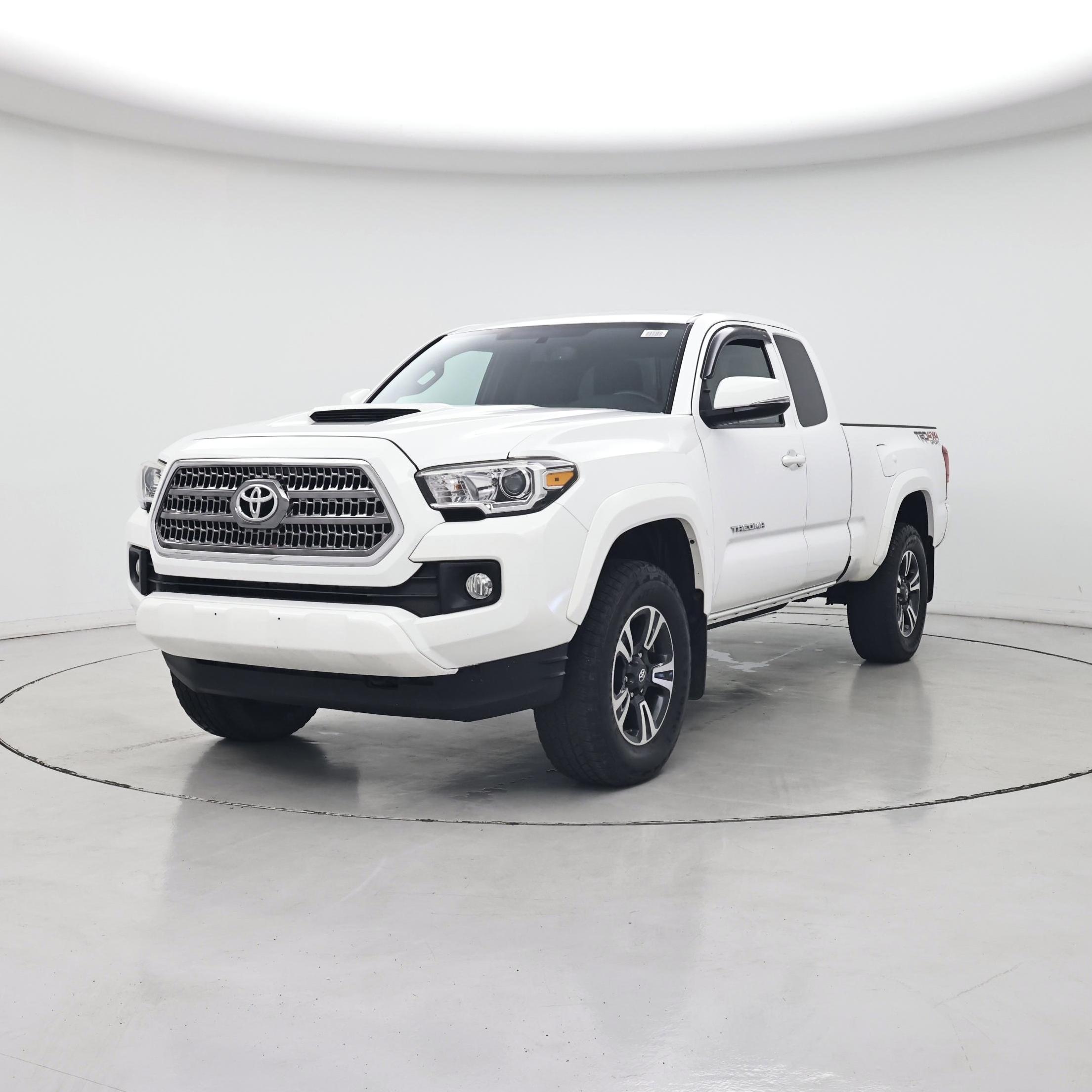 Thumbnail: 2016 Toyota Tacoma - 4
