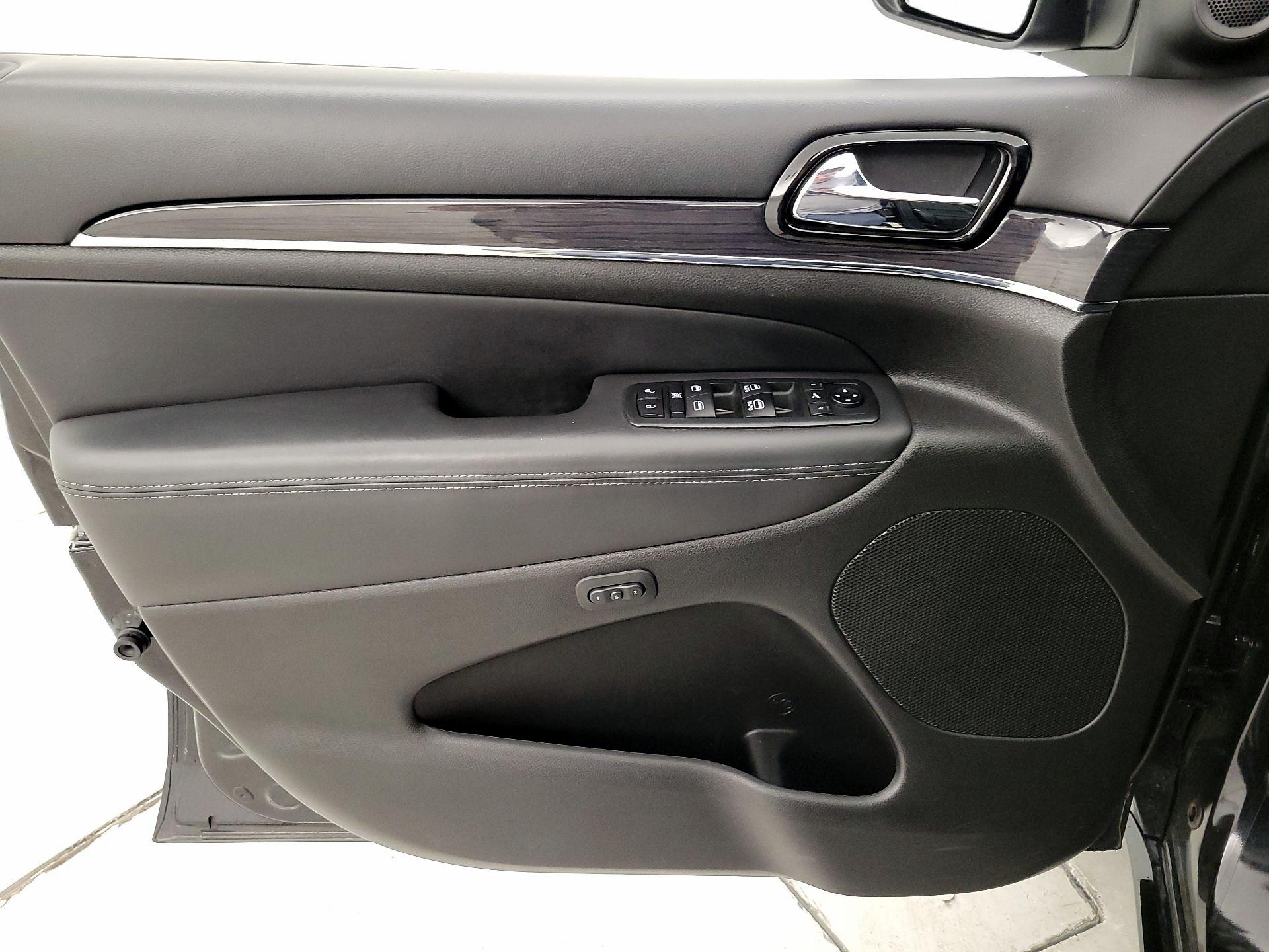 Thumbnail: 2020 Jeep Grand Cherokee - 12