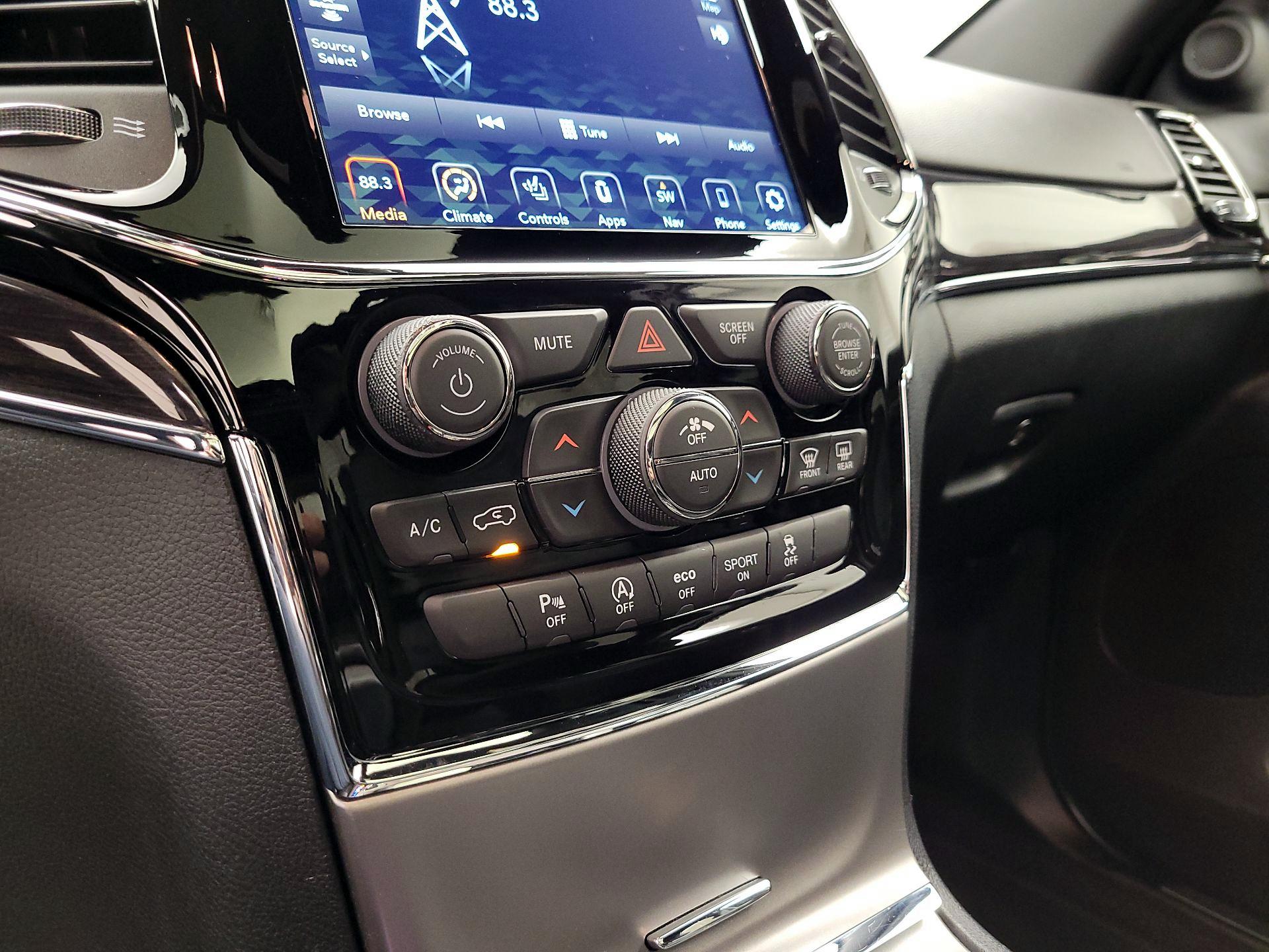 Thumbnail: 2020 Jeep Grand Cherokee - 17