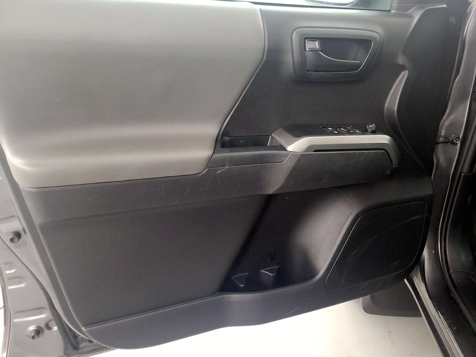 Thumbnail: 2021 Toyota Tacoma - 12