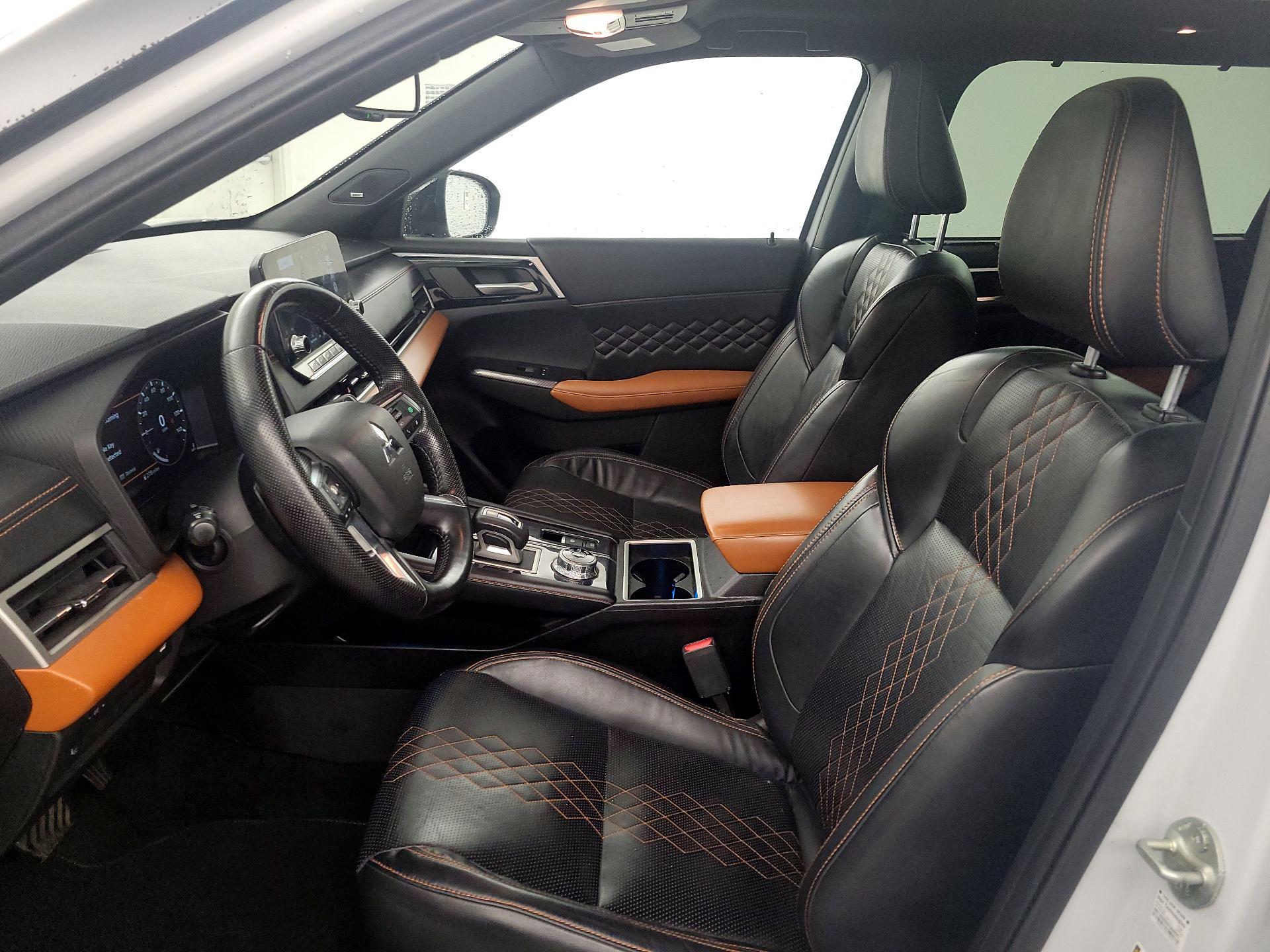 Thumbnail: 2022 Mitsubishi Outlander - 11