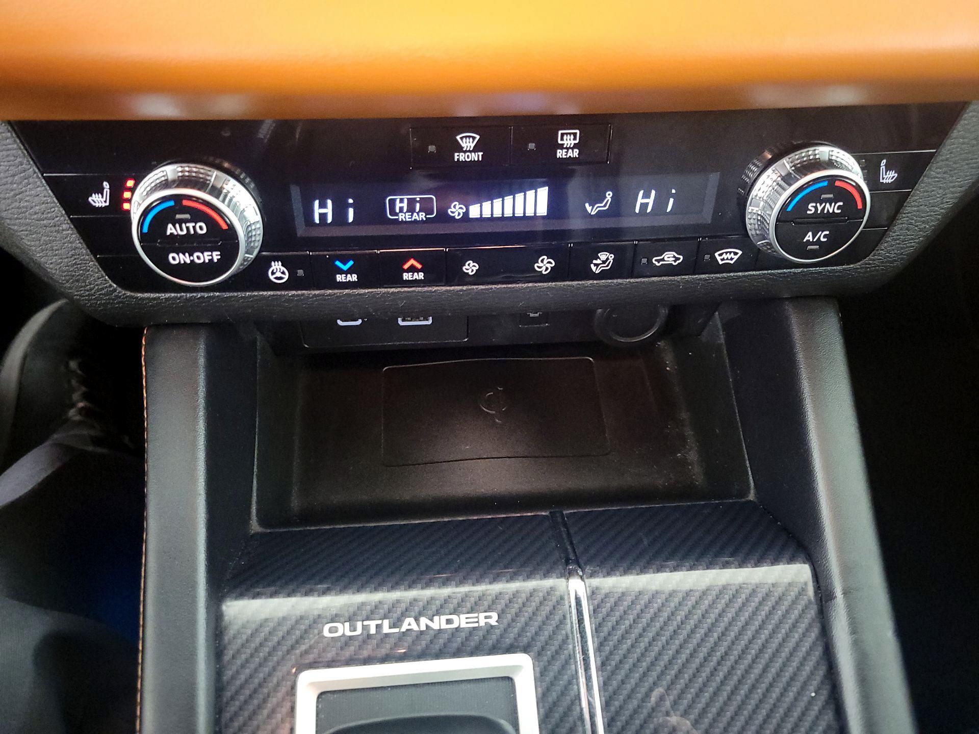 Thumbnail: 2022 Mitsubishi Outlander - 17