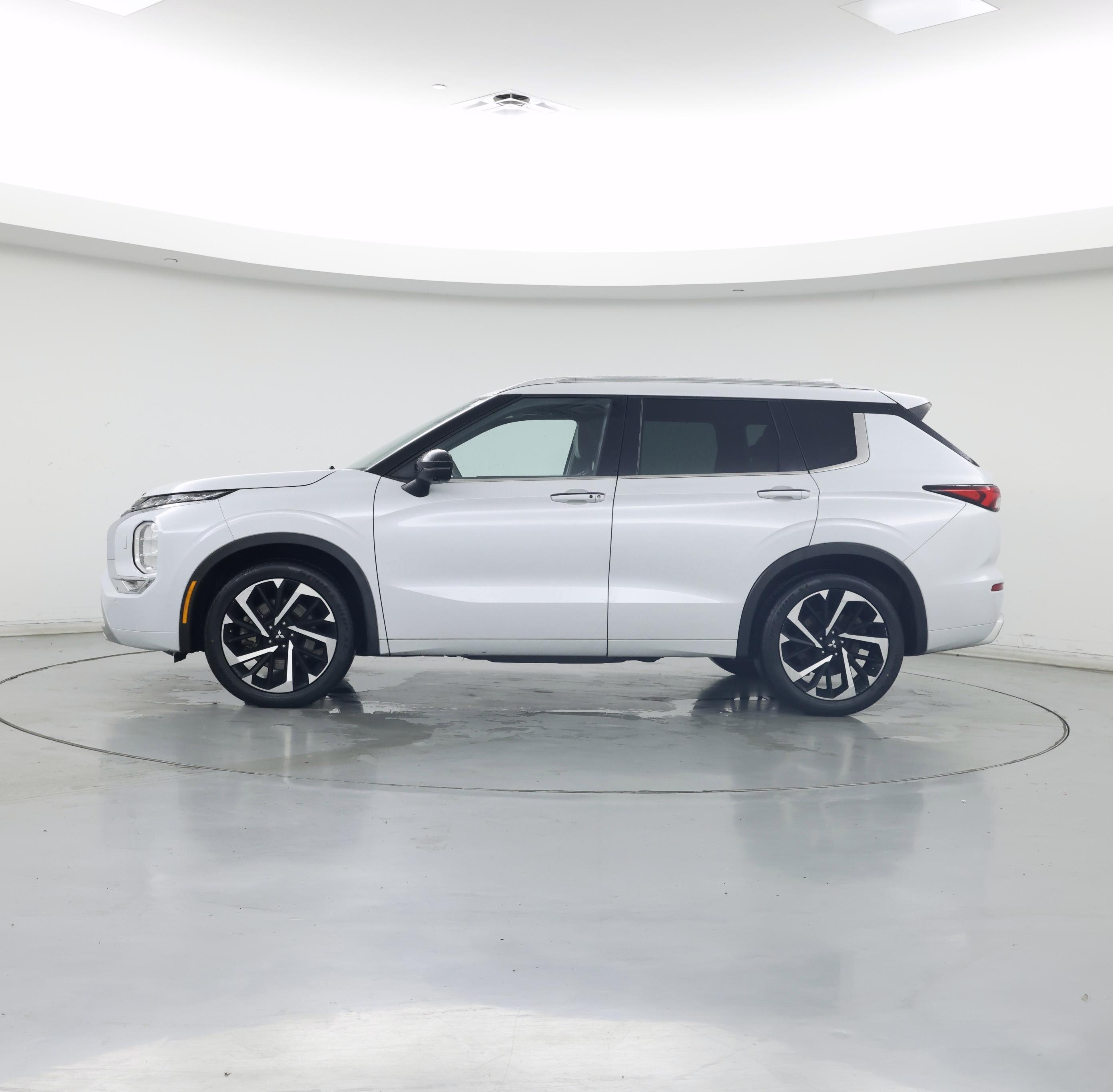 Thumbnail: 2022 Mitsubishi Outlander - 3