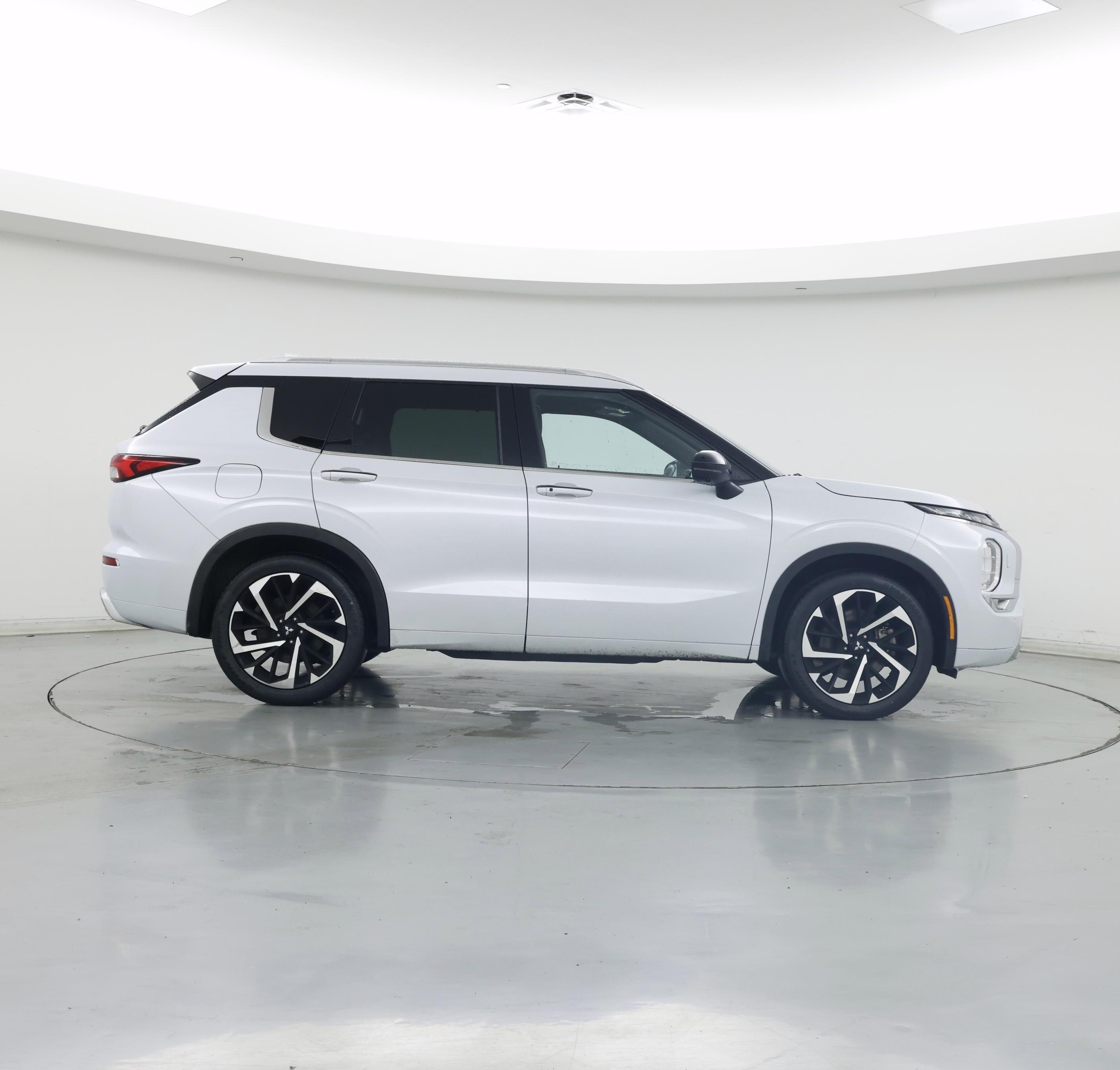 Thumbnail: 2022 Mitsubishi Outlander - 7