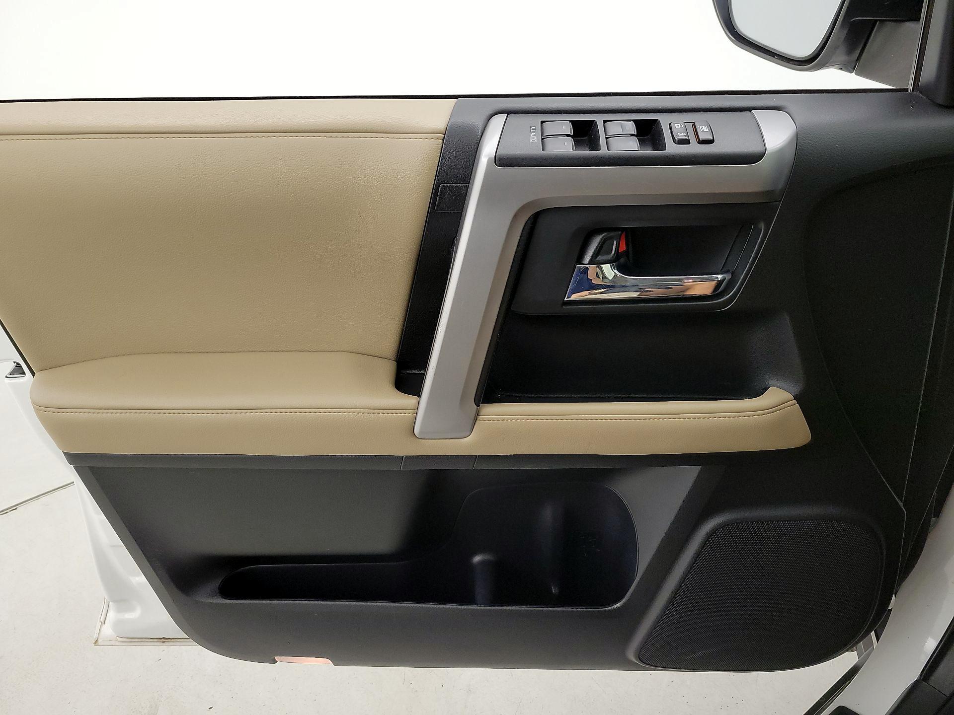 Thumbnail: 2016 Toyota 4Runner - 12