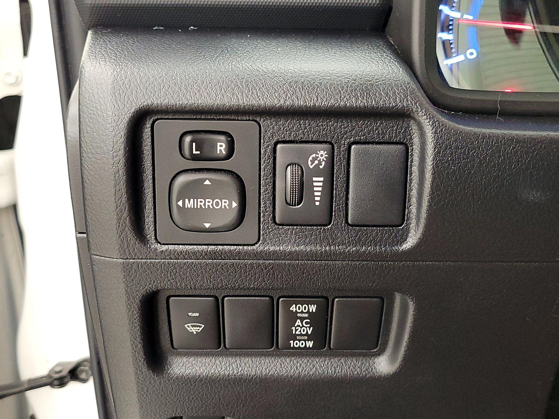 Thumbnail: 2016 Toyota 4Runner - 13