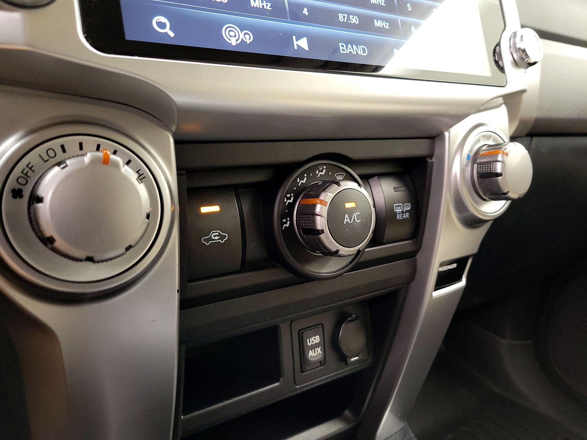 Thumbnail: 2016 Toyota 4Runner - 16