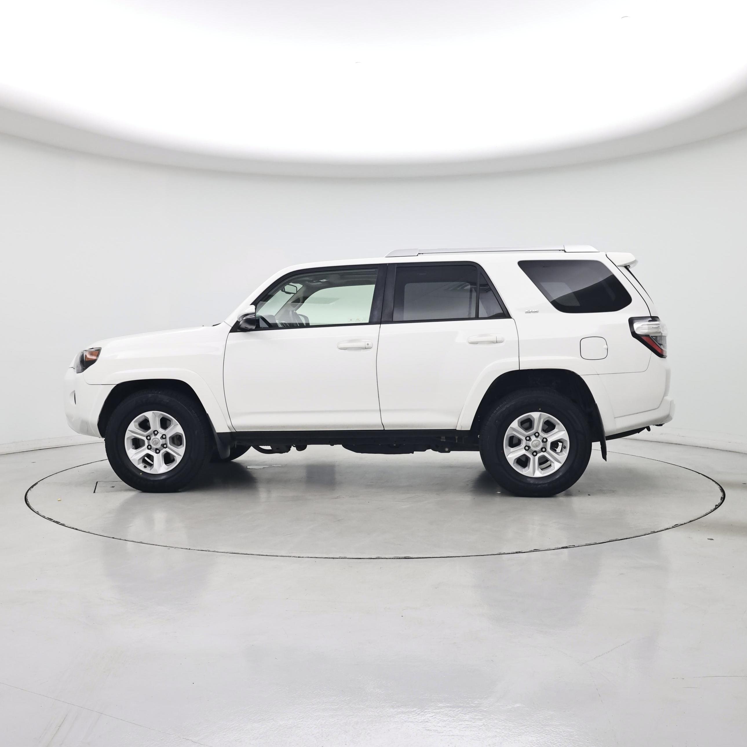 Thumbnail: 2016 Toyota 4Runner - 3