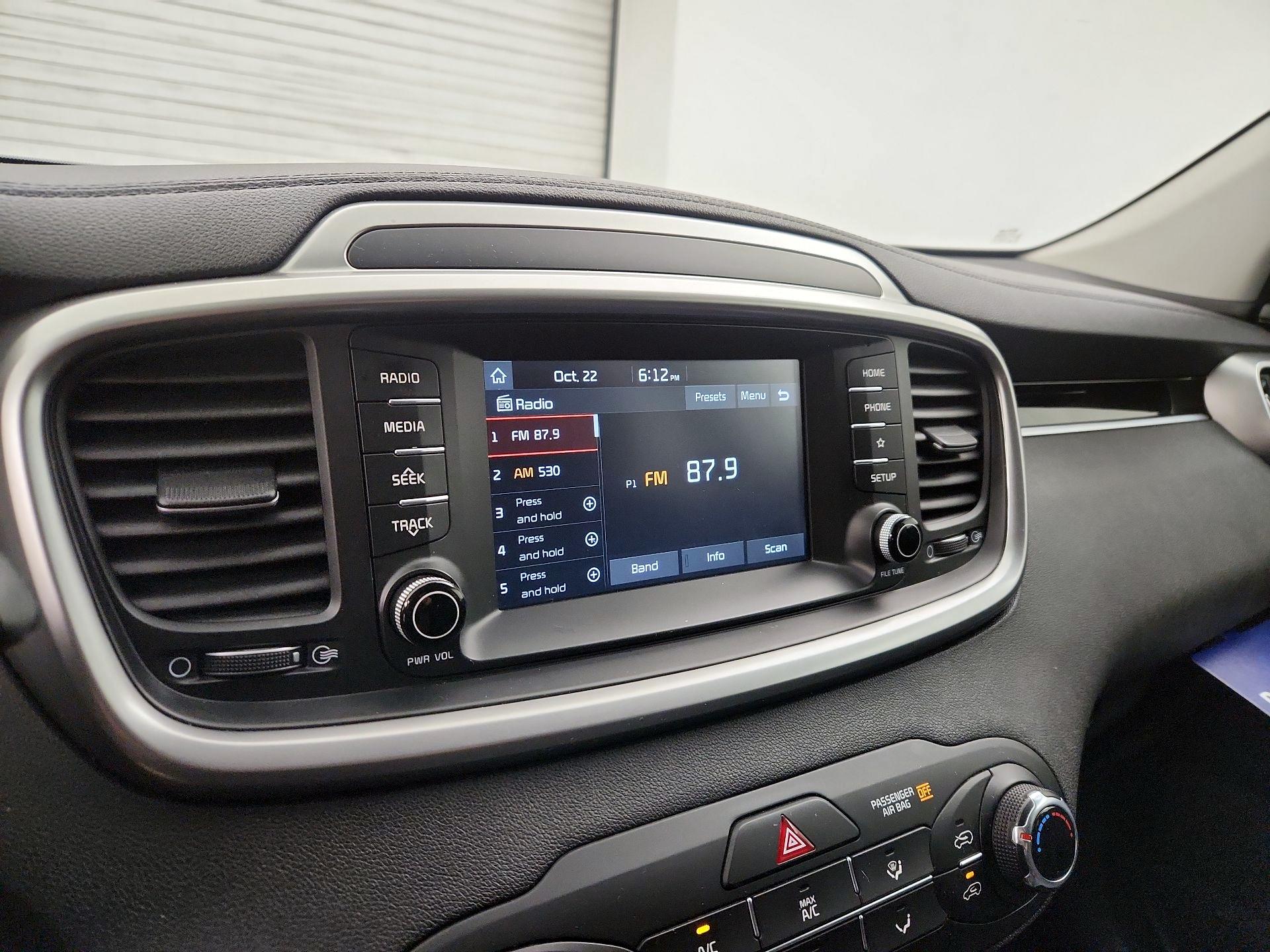 Thumbnail: 2019 Kia Sorento - 15