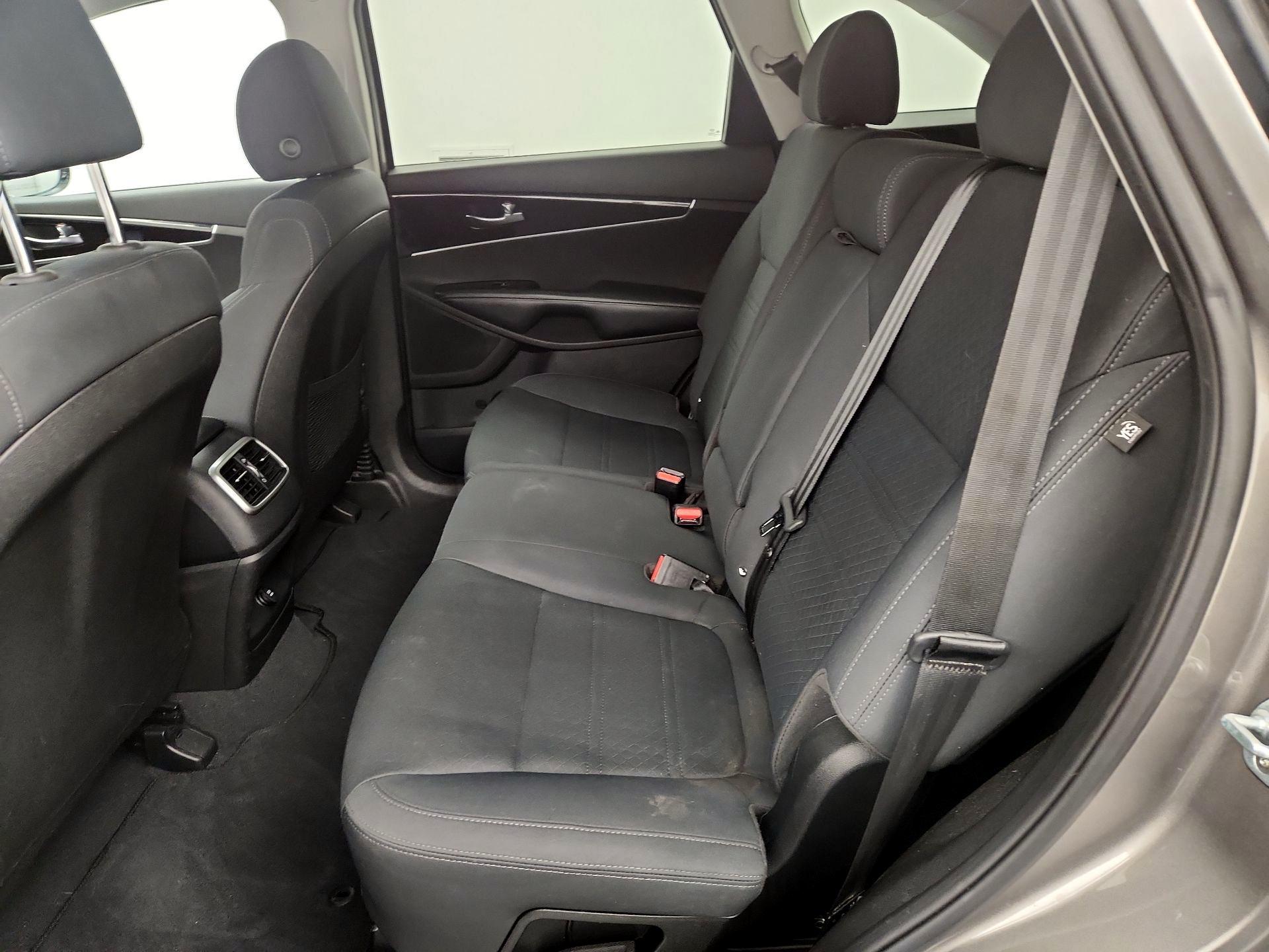Thumbnail: 2019 Kia Sorento - 19