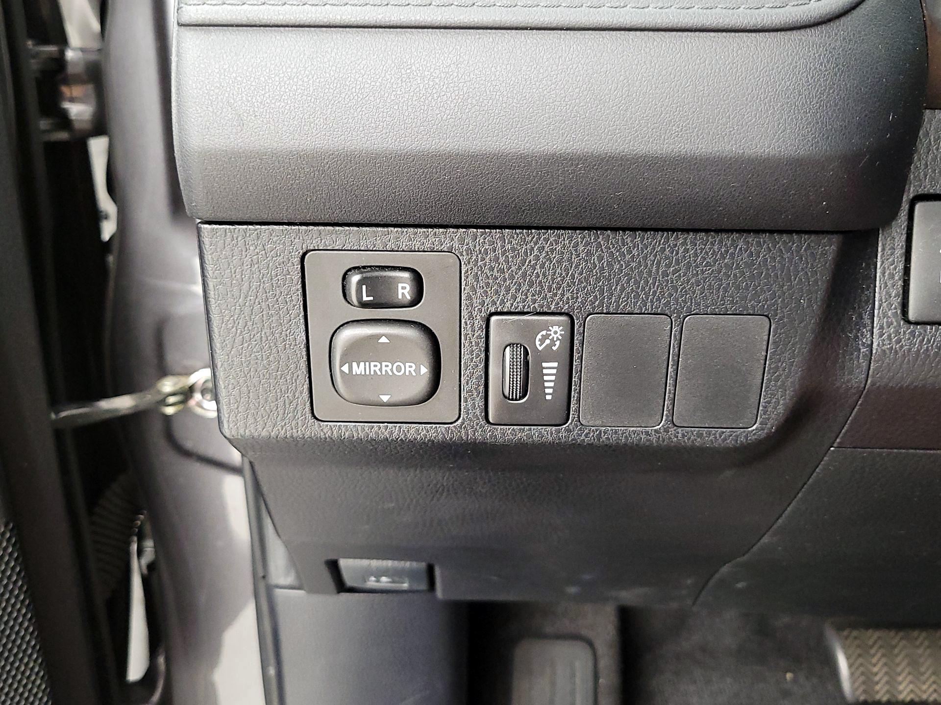 Thumbnail: 2016 Toyota RAV4 - 13