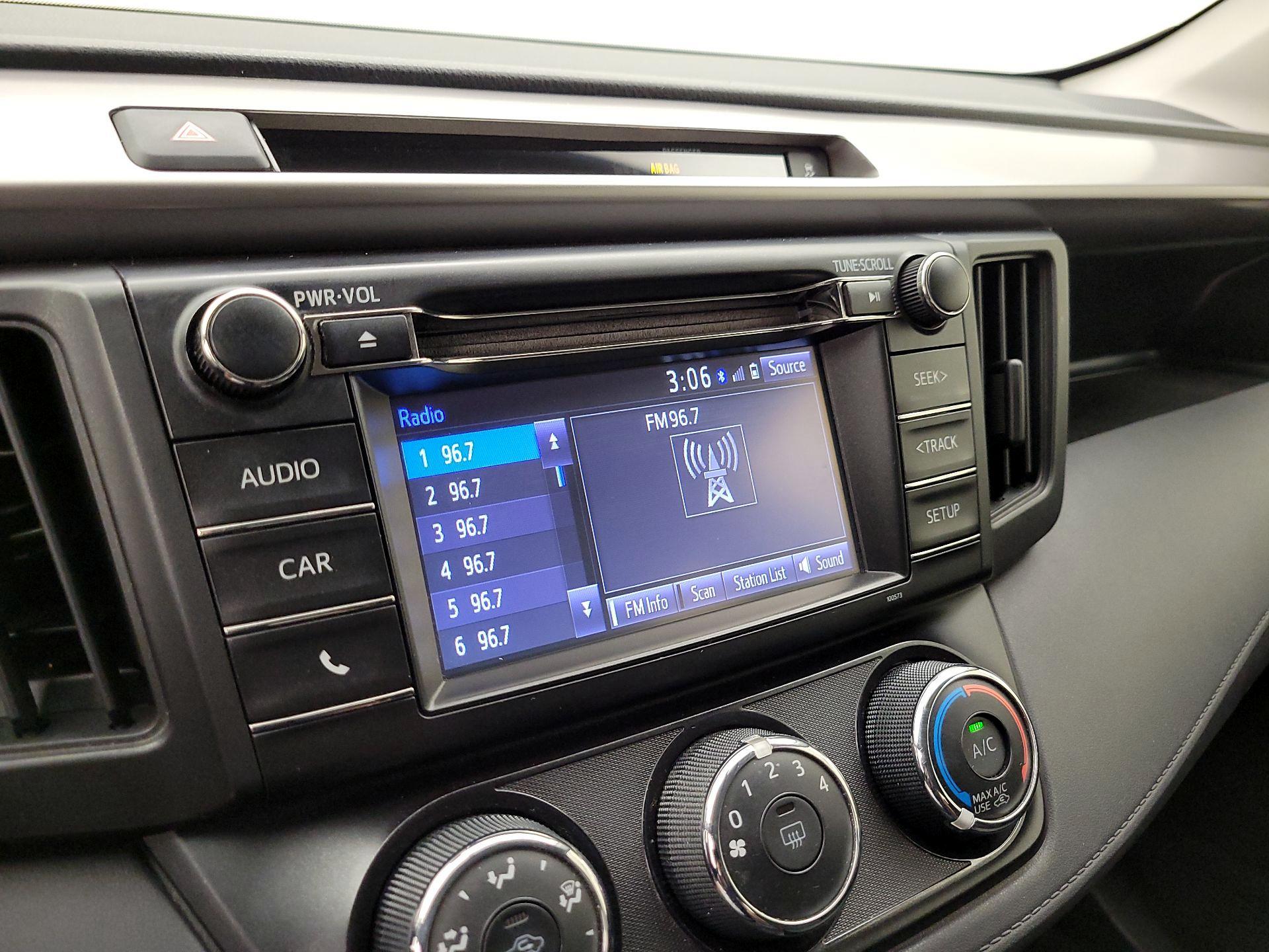 Thumbnail: 2016 Toyota RAV4 - 15