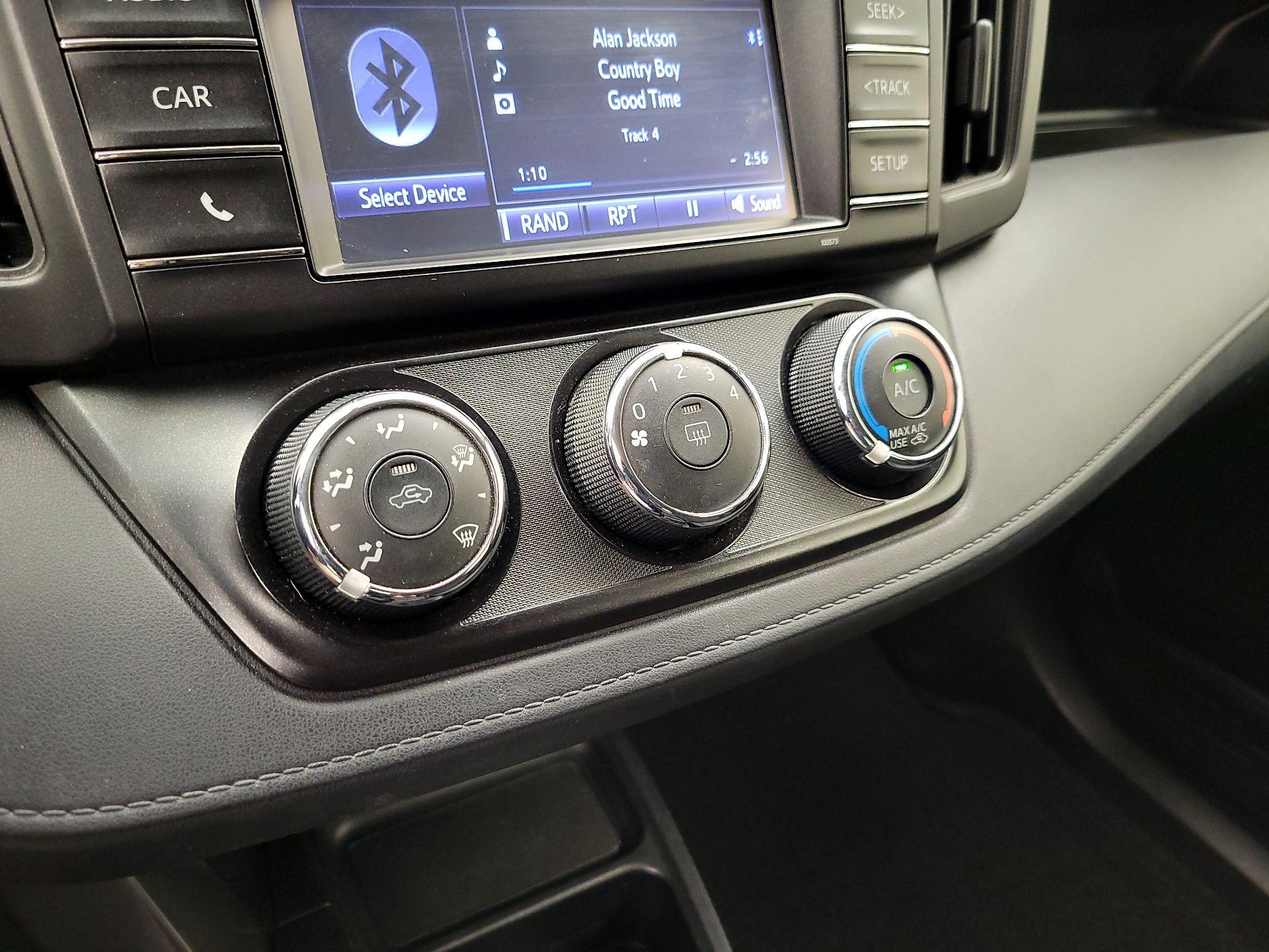 Thumbnail: 2016 Toyota RAV4 - 16