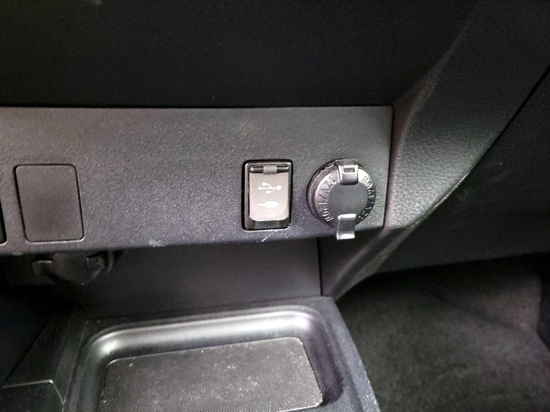 Thumbnail: 2016 Toyota RAV4 - 18