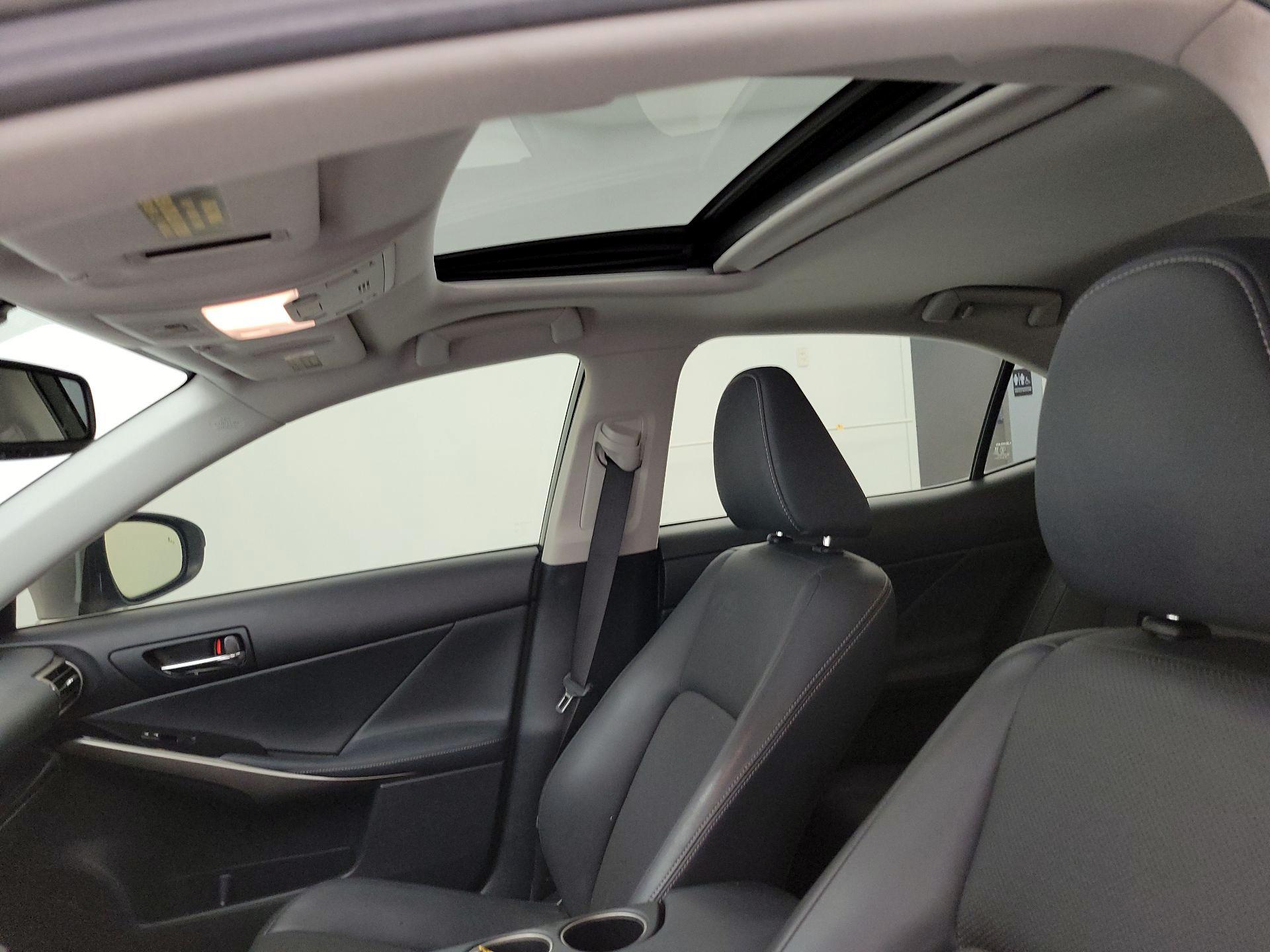 Thumbnail: 2016 Lexus IS - 20
