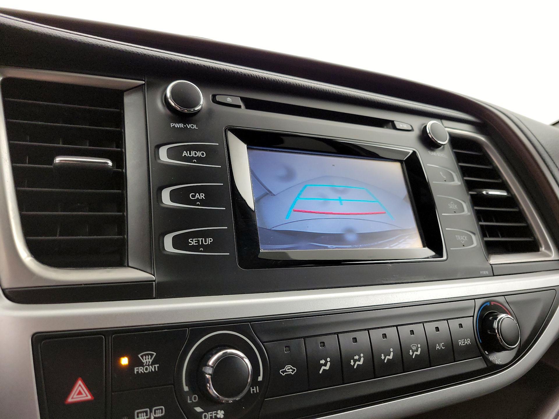 Thumbnail: 2019 Toyota Highlander - 14