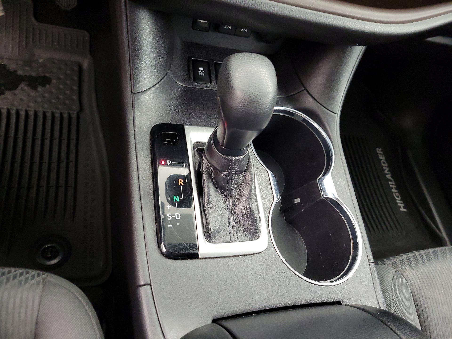 Thumbnail: 2019 Toyota Highlander - 17