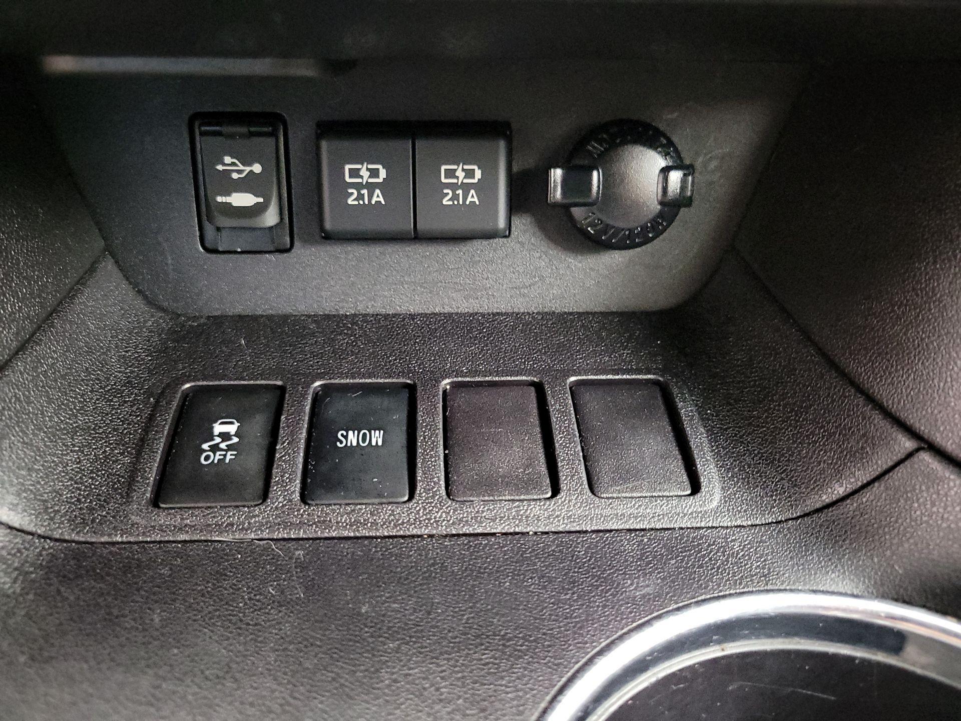 Thumbnail: 2019 Toyota Highlander - 18