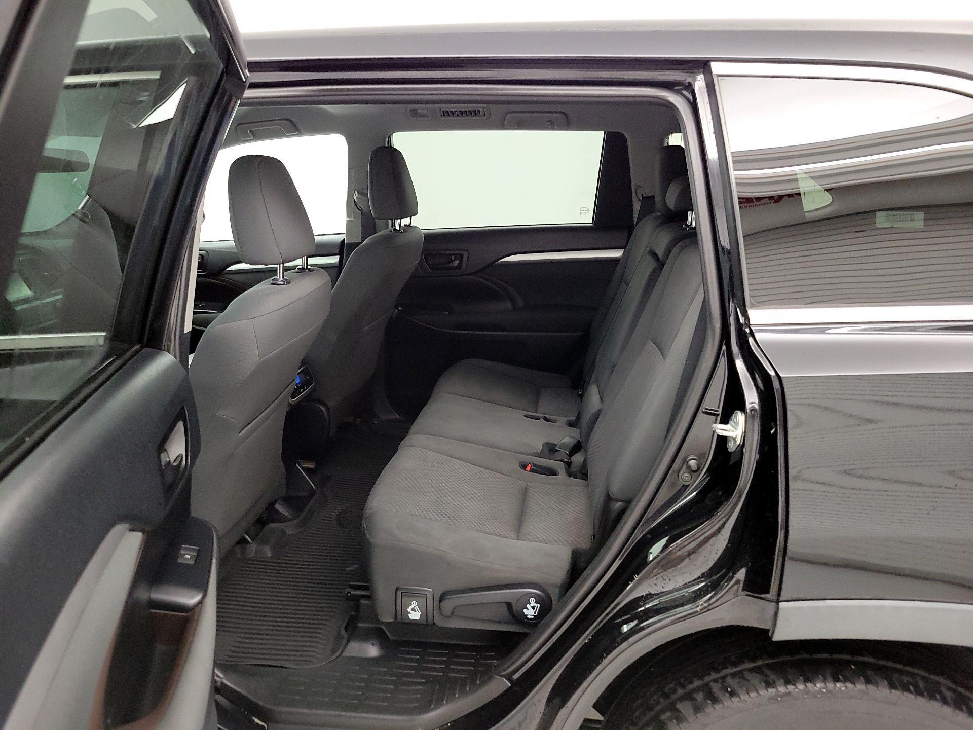 Thumbnail: 2019 Toyota Highlander - 19