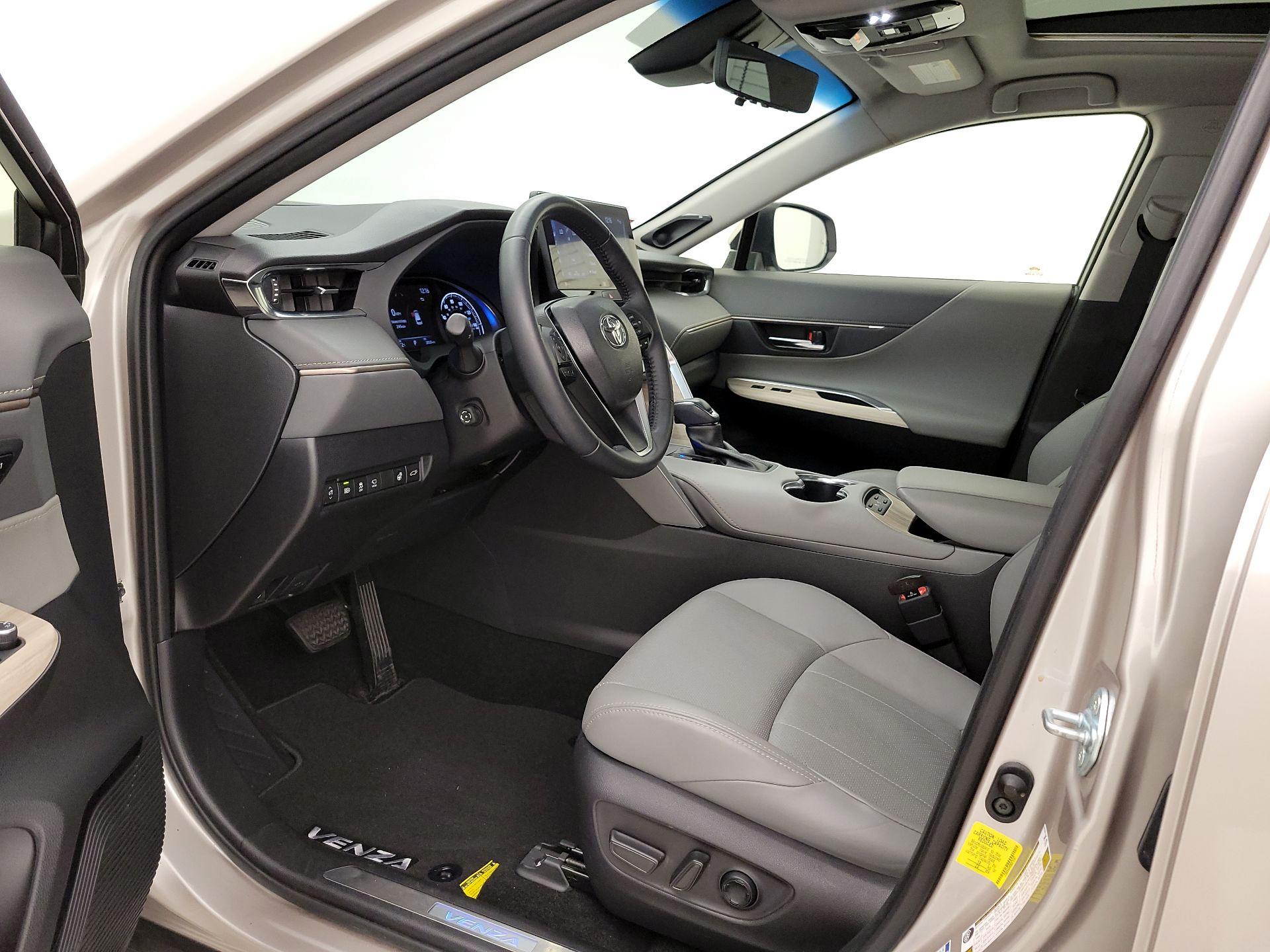 Thumbnail: 2021 Toyota Venza - 11
