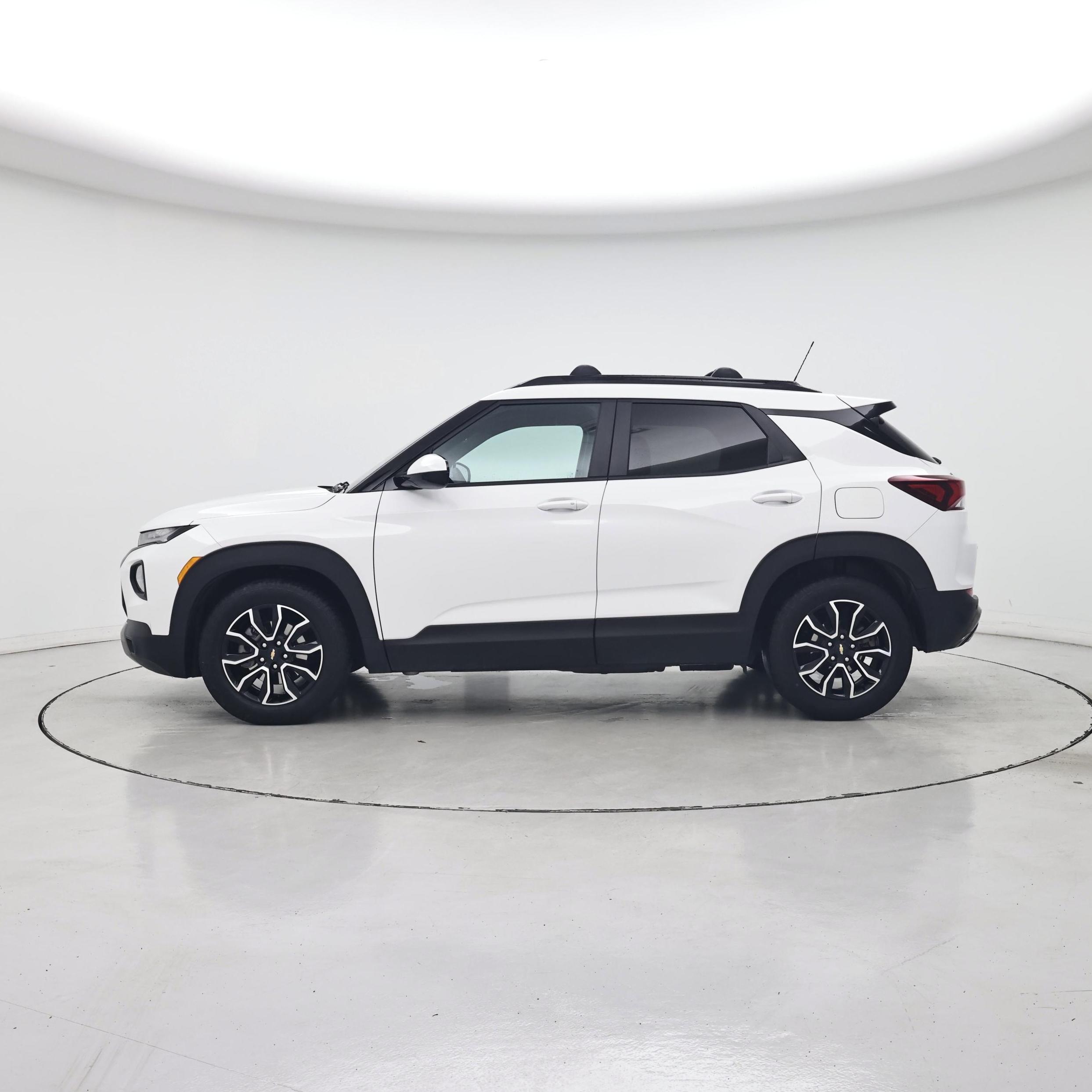 Thumbnail: 2023 Chevrolet TrailBlazer - 3
