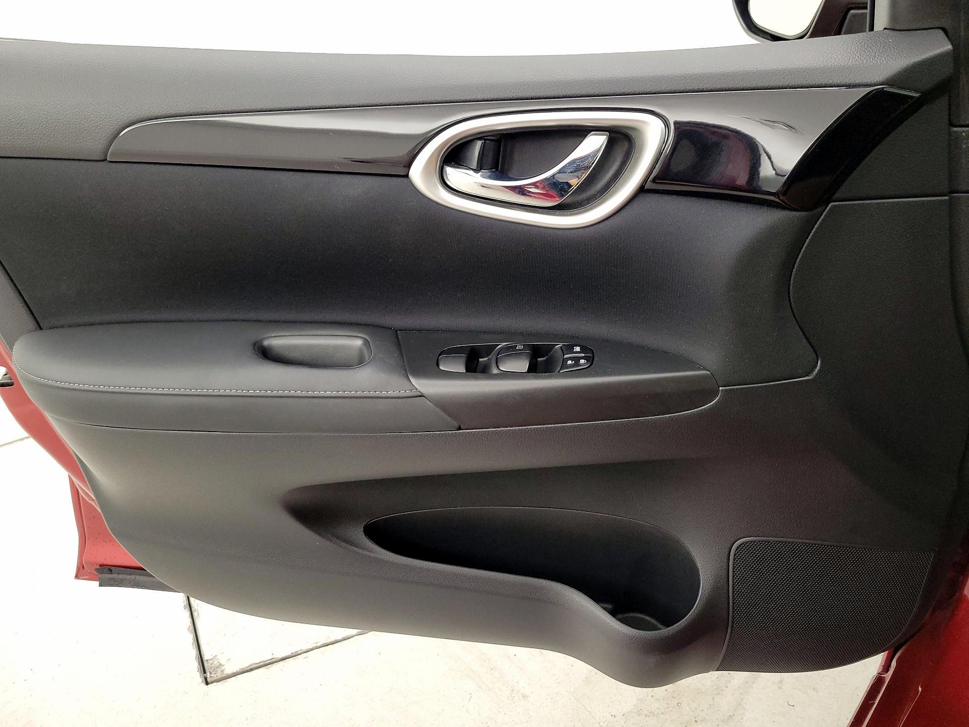 Thumbnail: 2019 Nissan Sentra - 12