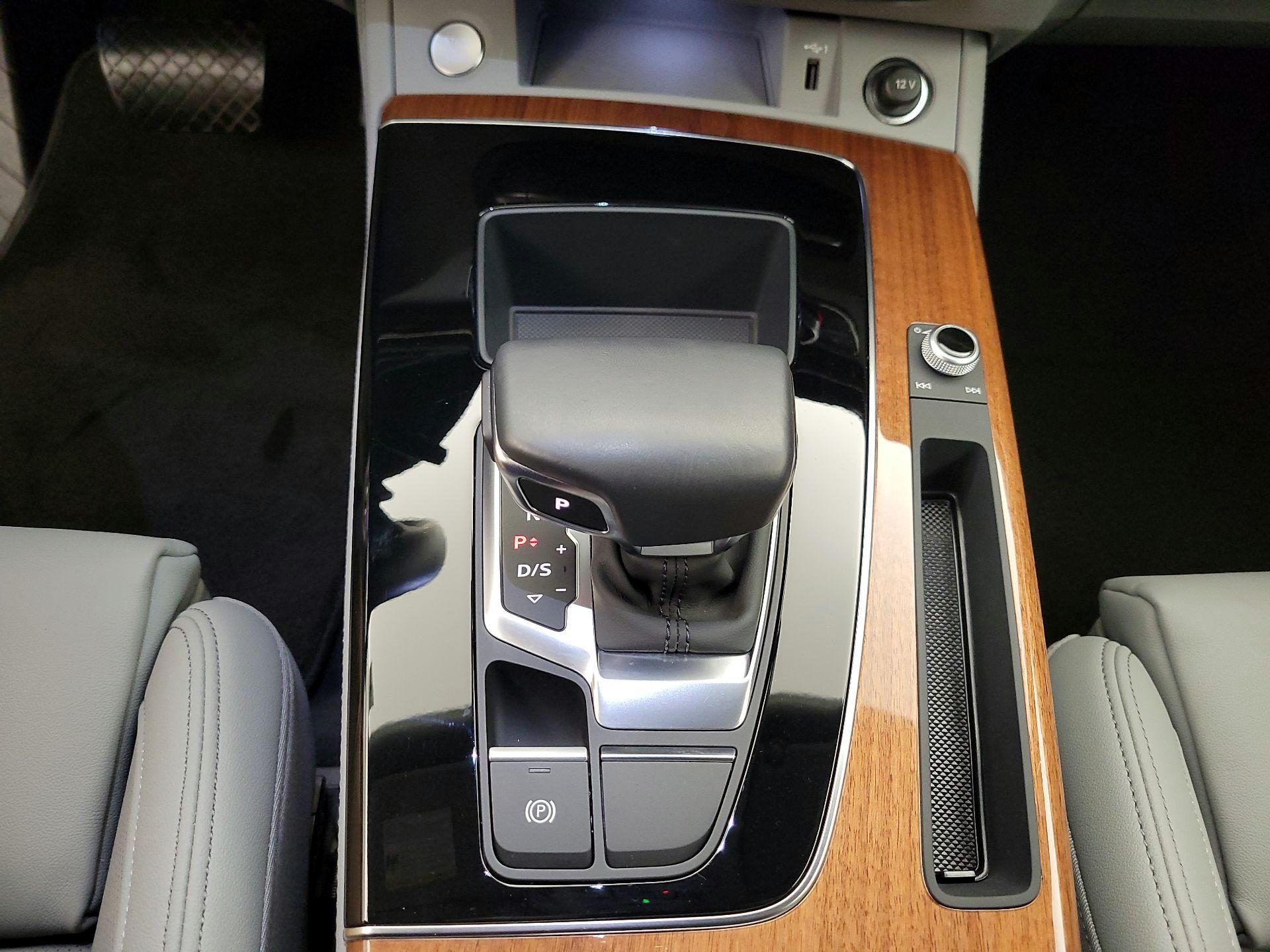Thumbnail: 2022 Audi Q5 - 18