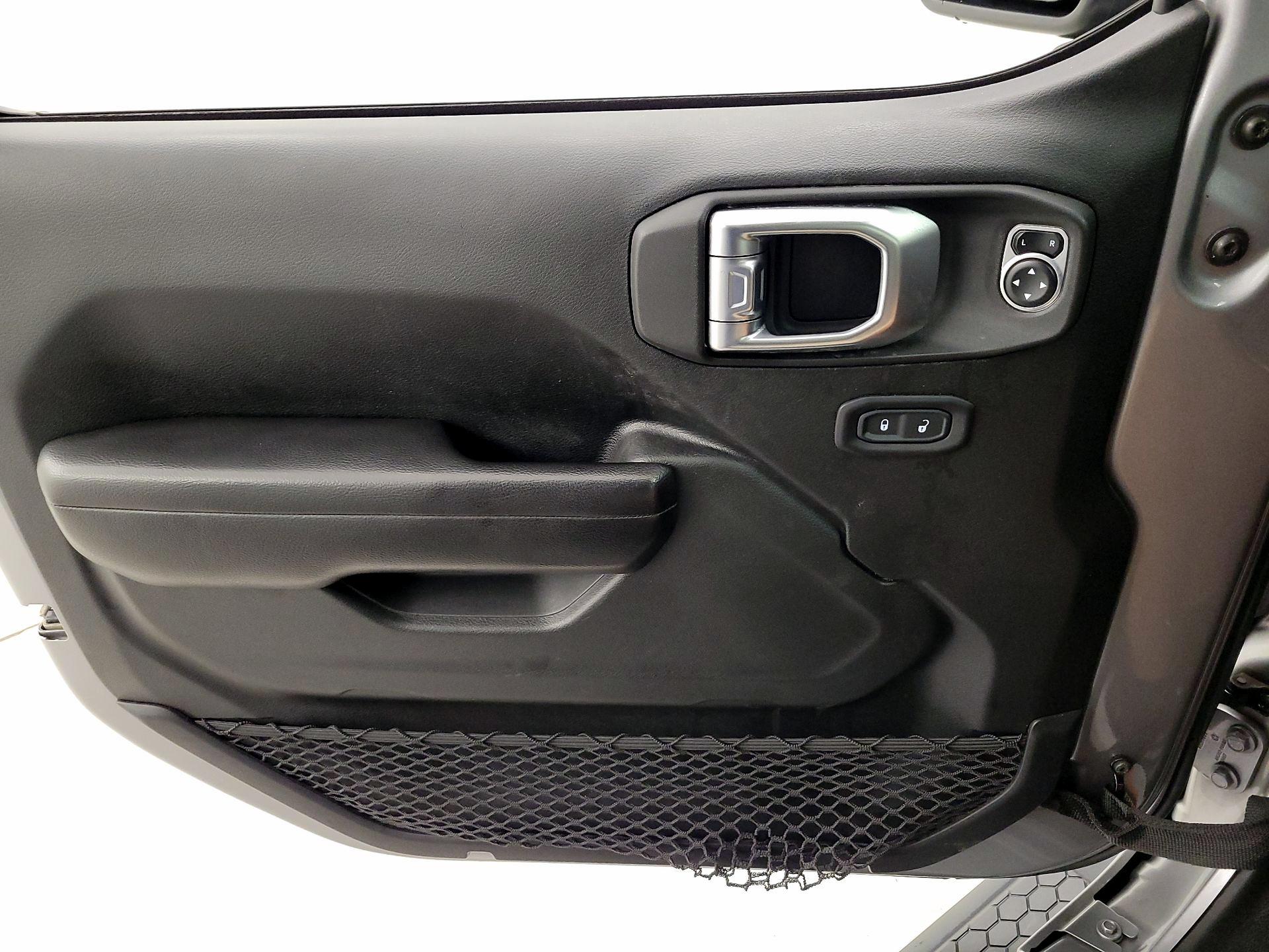 Thumbnail: 2018 Jeep Wrangler - 12