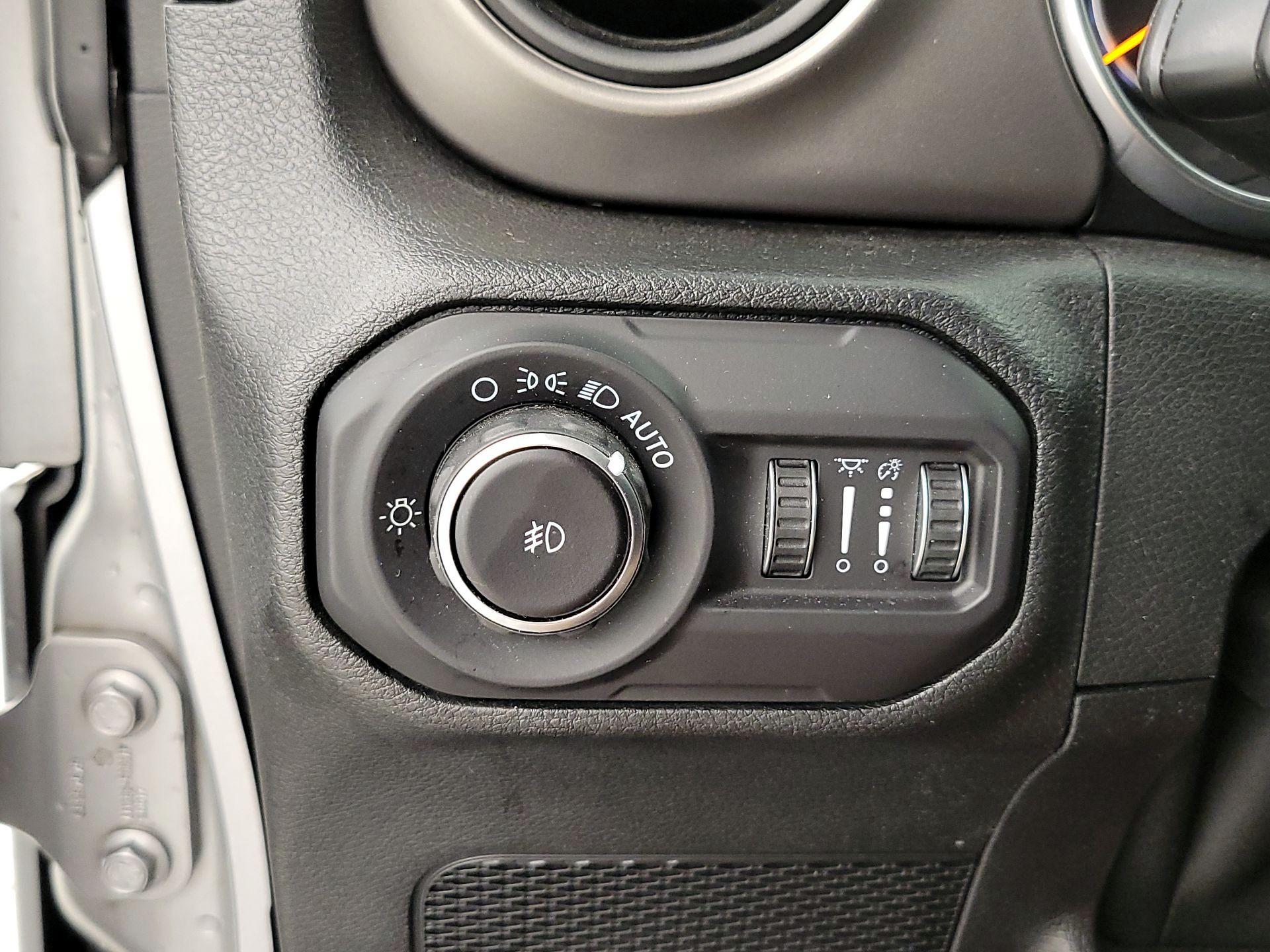 Thumbnail: 2018 Jeep Wrangler - 13