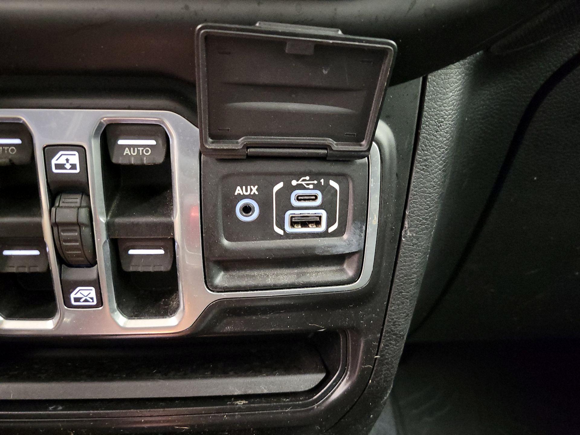 Thumbnail: 2018 Jeep Wrangler - 18