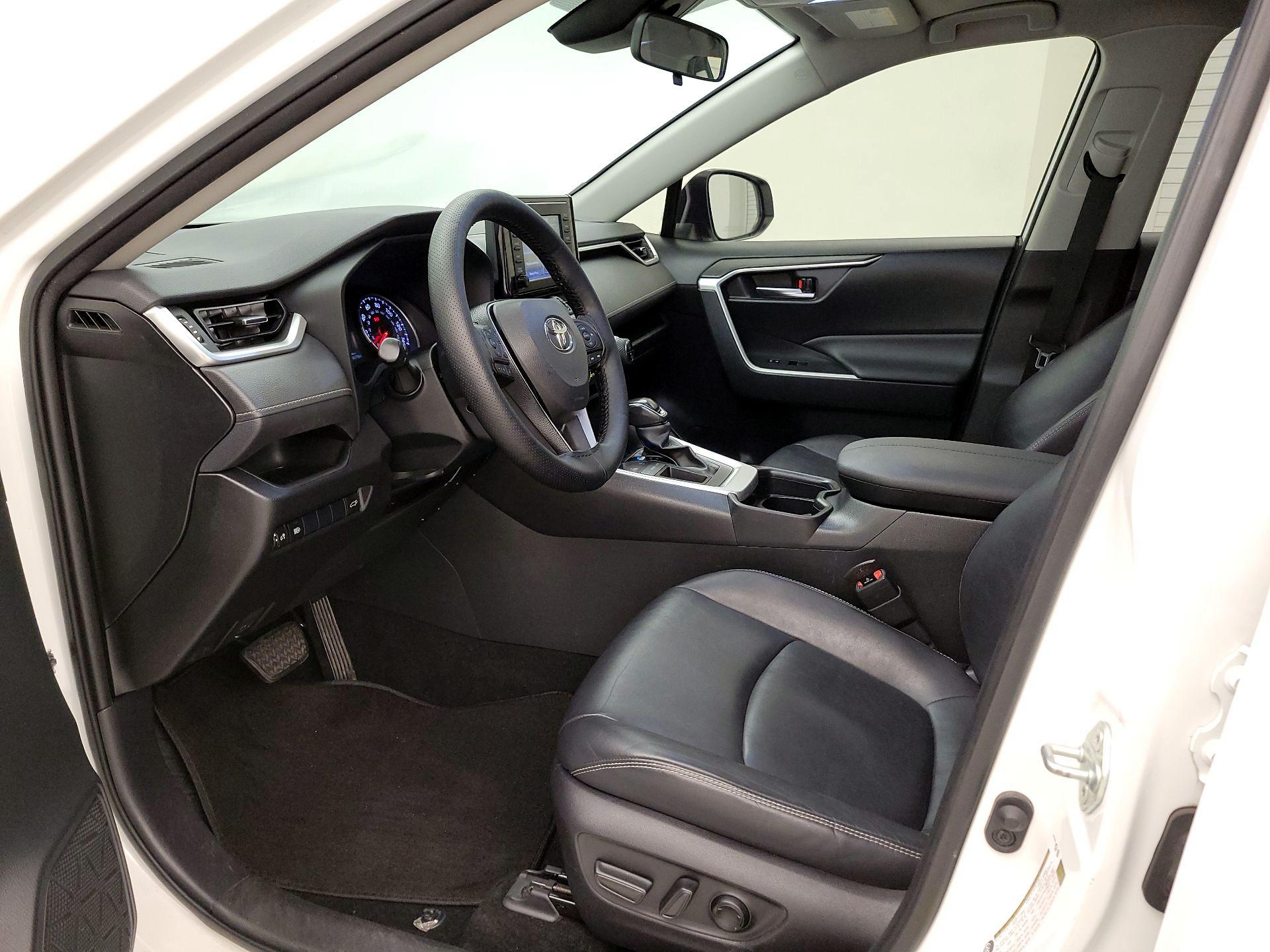 Thumbnail: 2019 Toyota RAV4 - 11