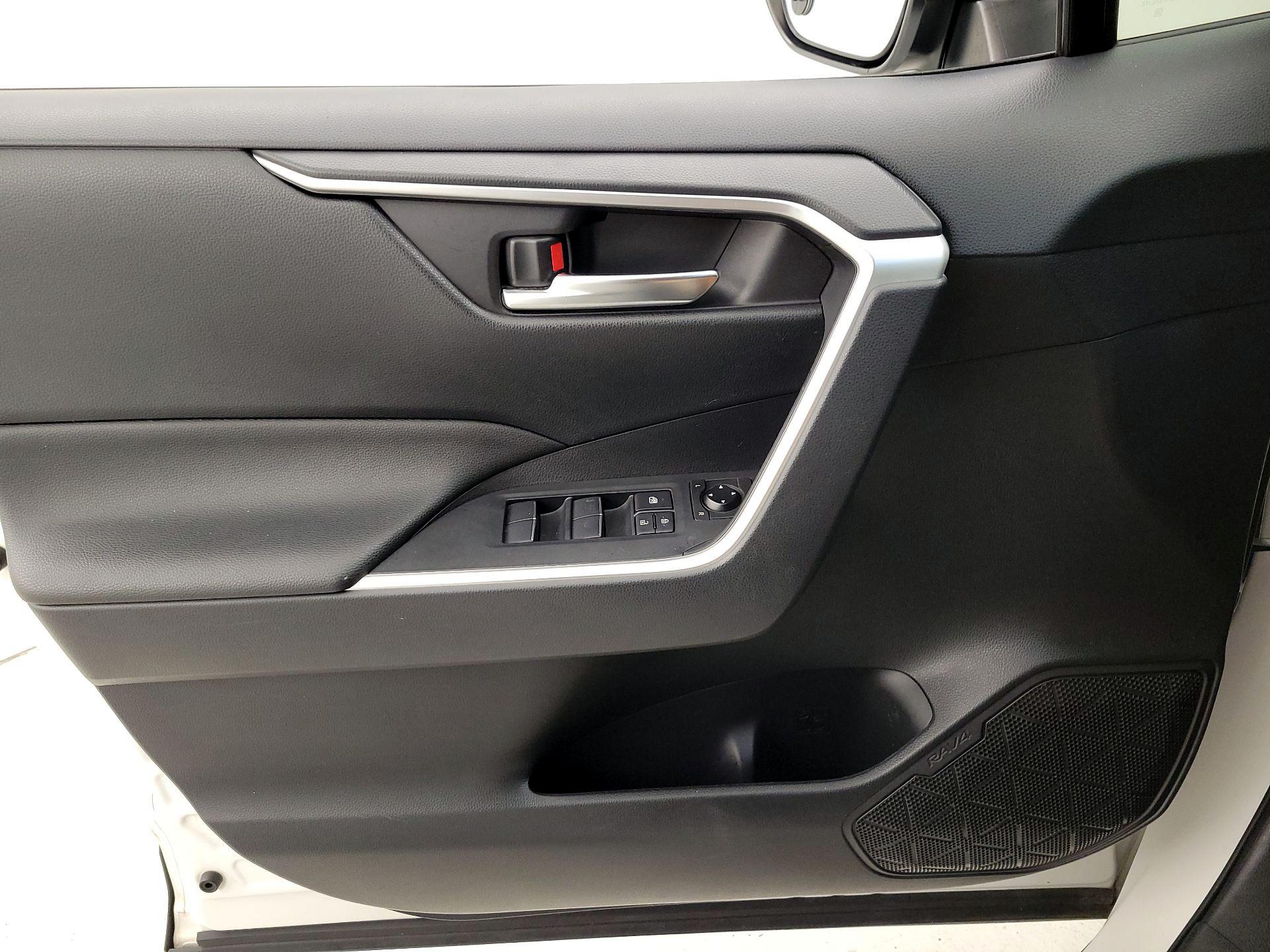 Thumbnail: 2019 Toyota RAV4 - 12