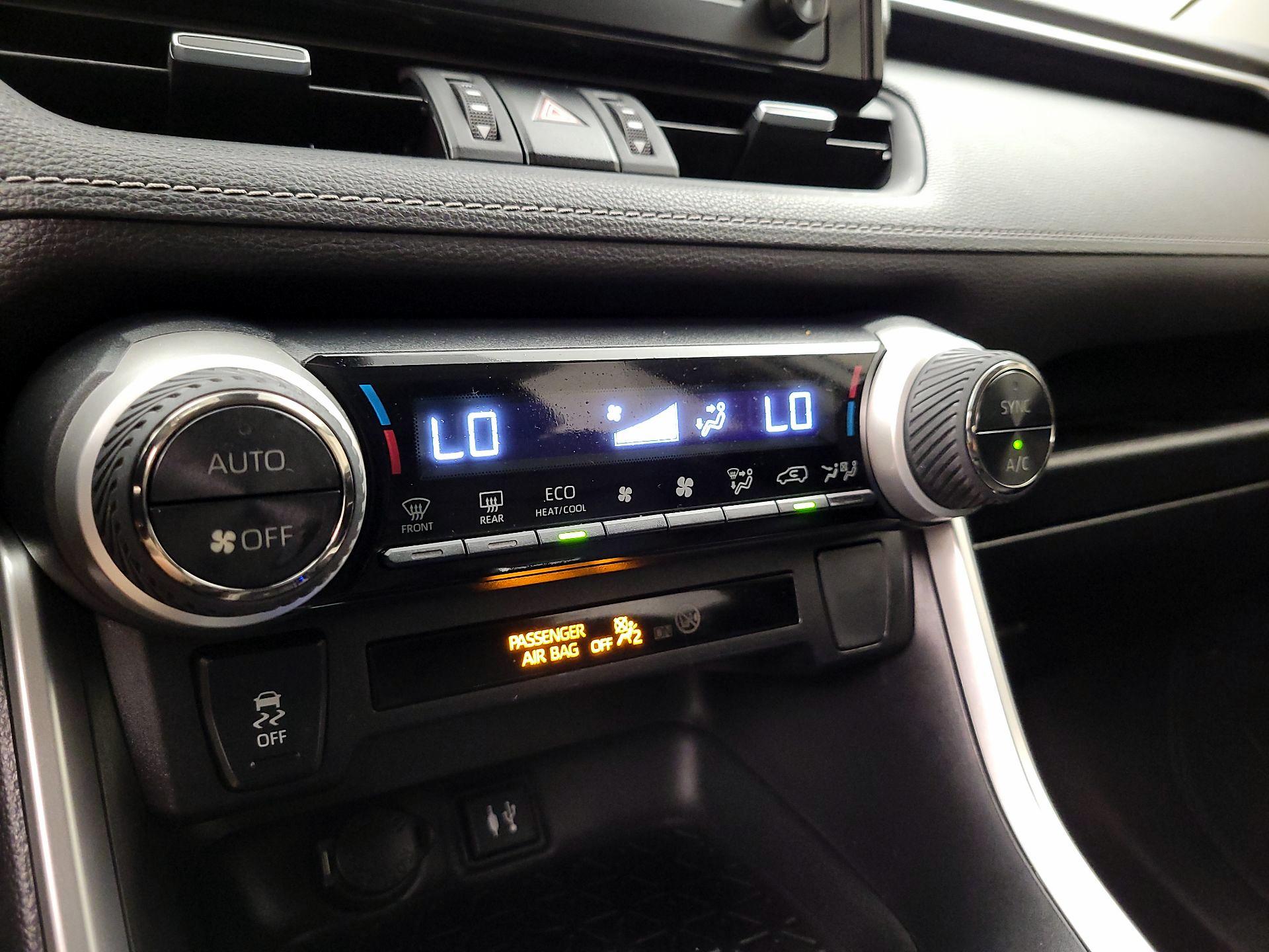Thumbnail: 2019 Toyota RAV4 - 16
