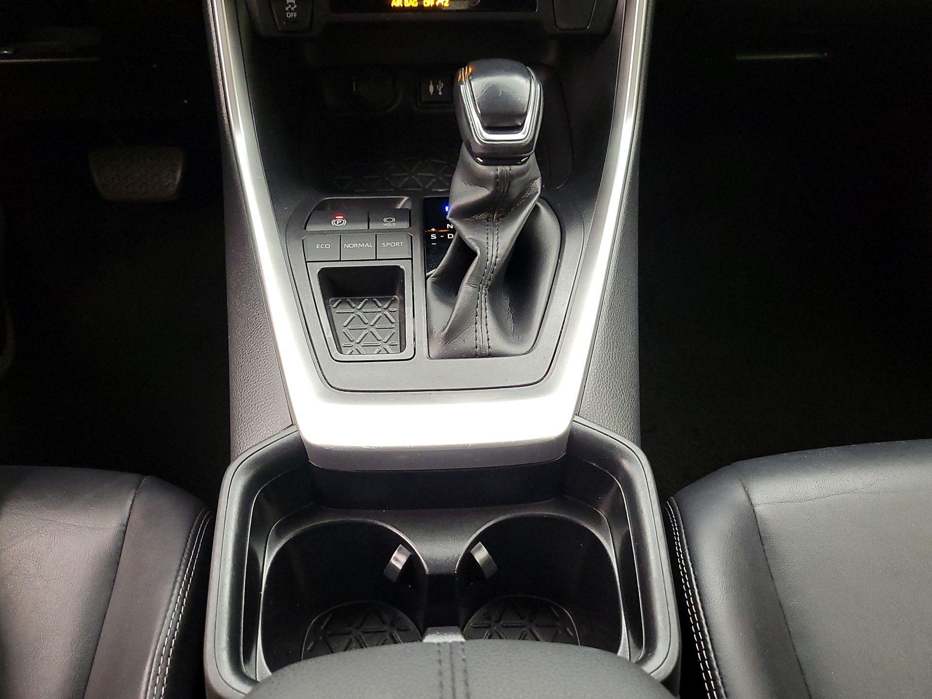 Thumbnail: 2019 Toyota RAV4 - 17