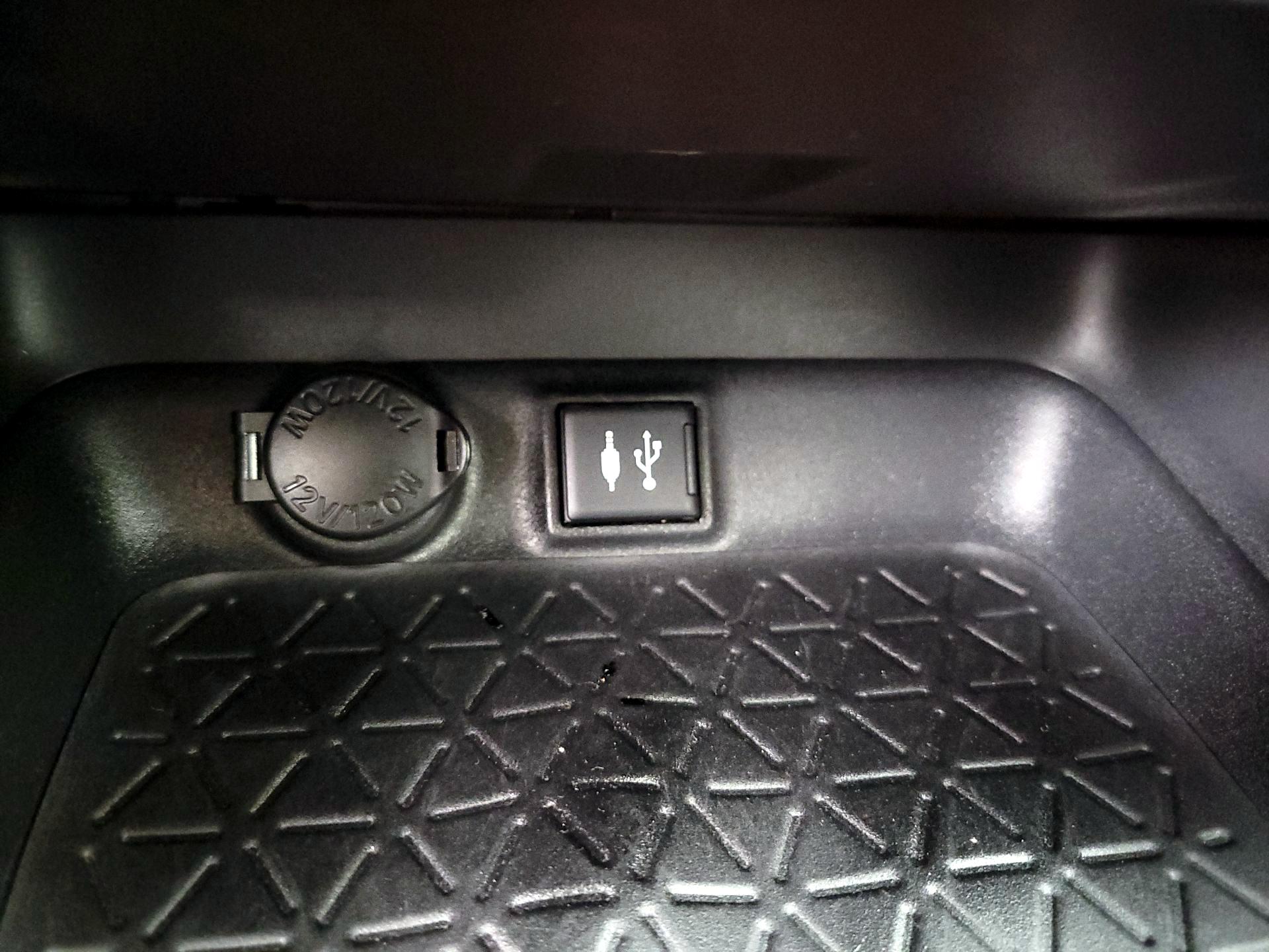 Thumbnail: 2019 Toyota RAV4 - 18