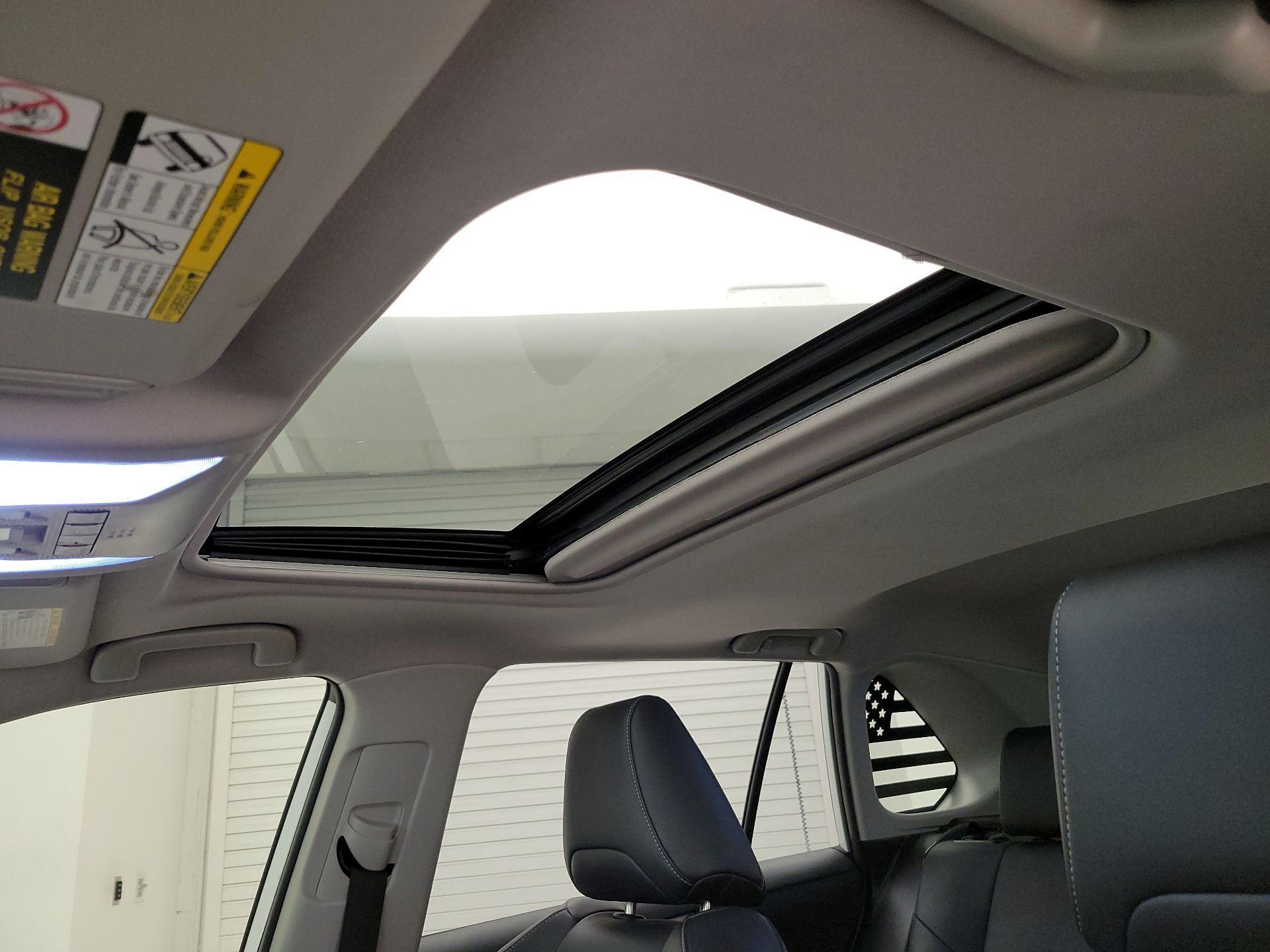 Thumbnail: 2019 Toyota RAV4 - 19