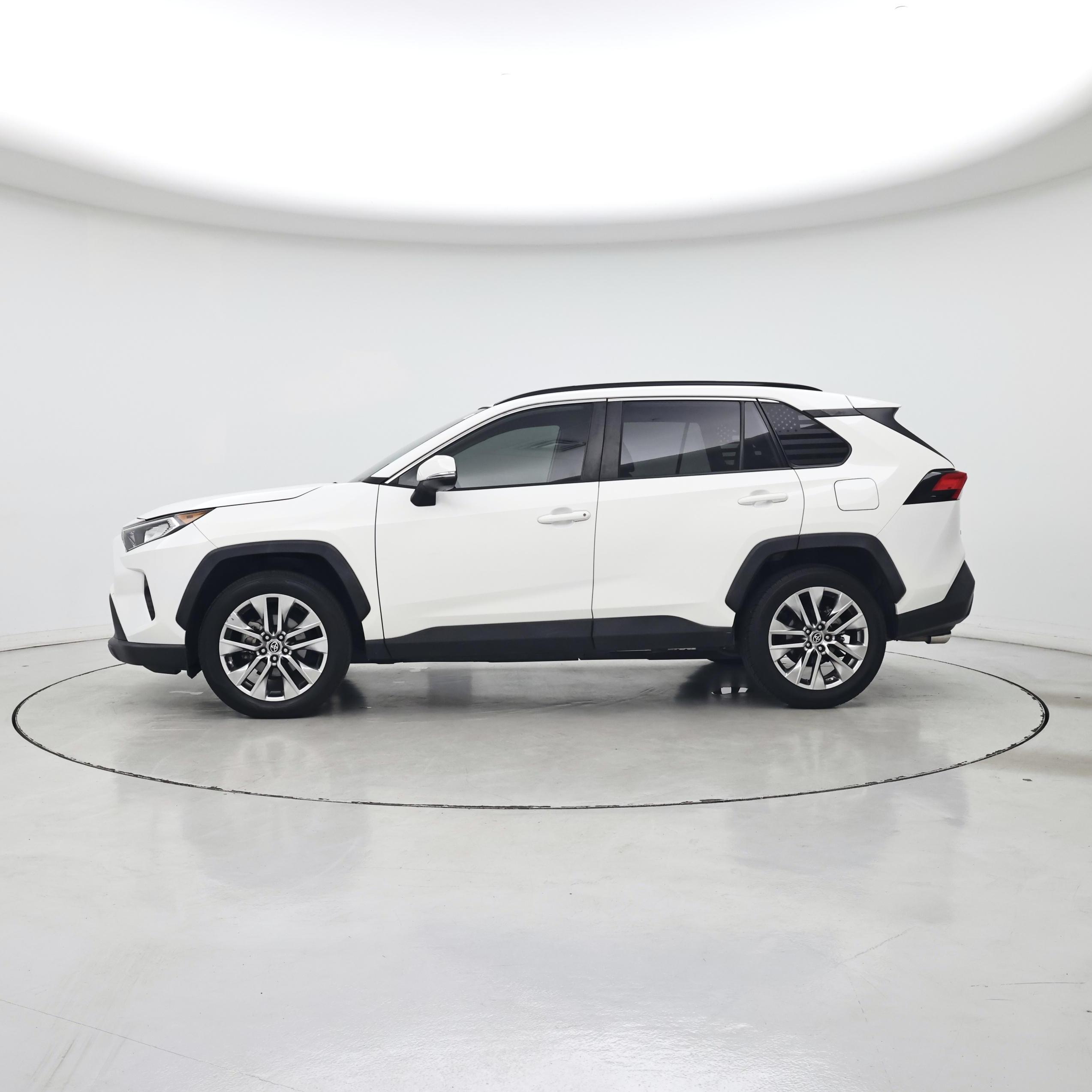 Thumbnail: 2019 Toyota RAV4 - 3