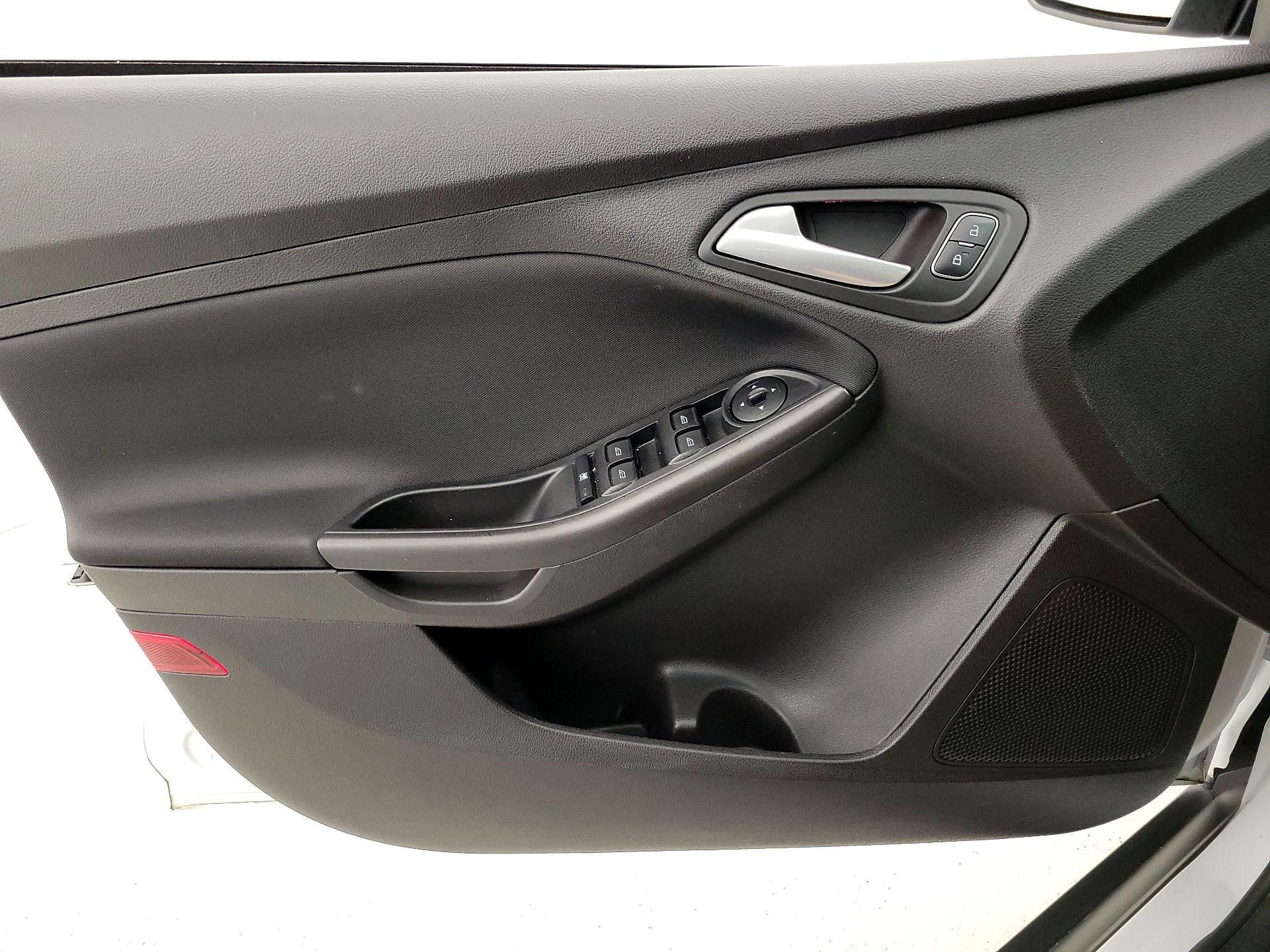 Thumbnail: 2017 Ford Focus - 12