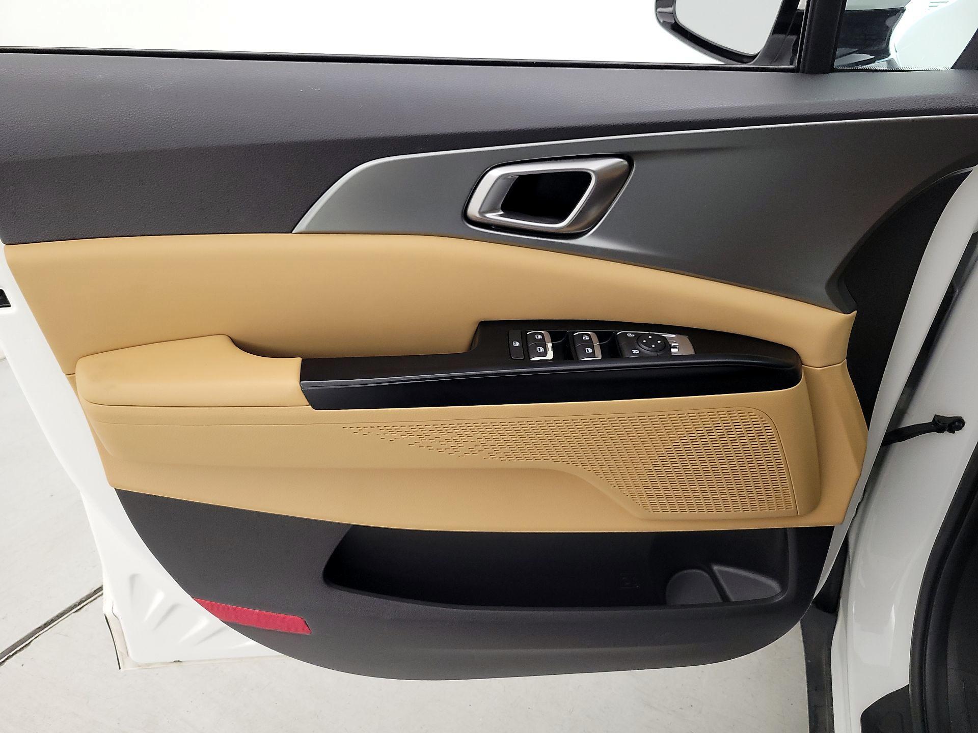 Thumbnail: 2022 Kia Carnival - 12