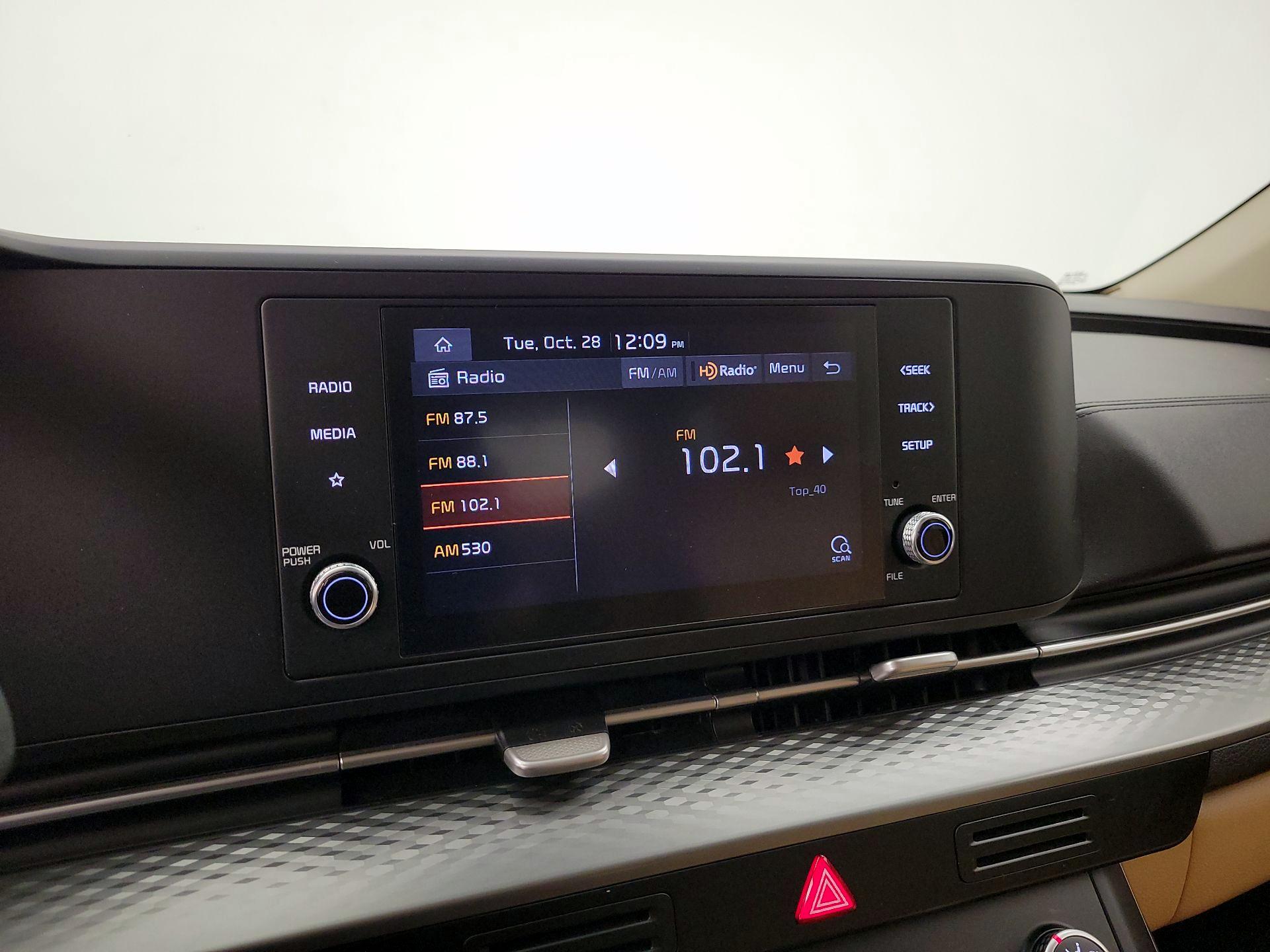 Thumbnail: 2022 Kia Carnival - 15